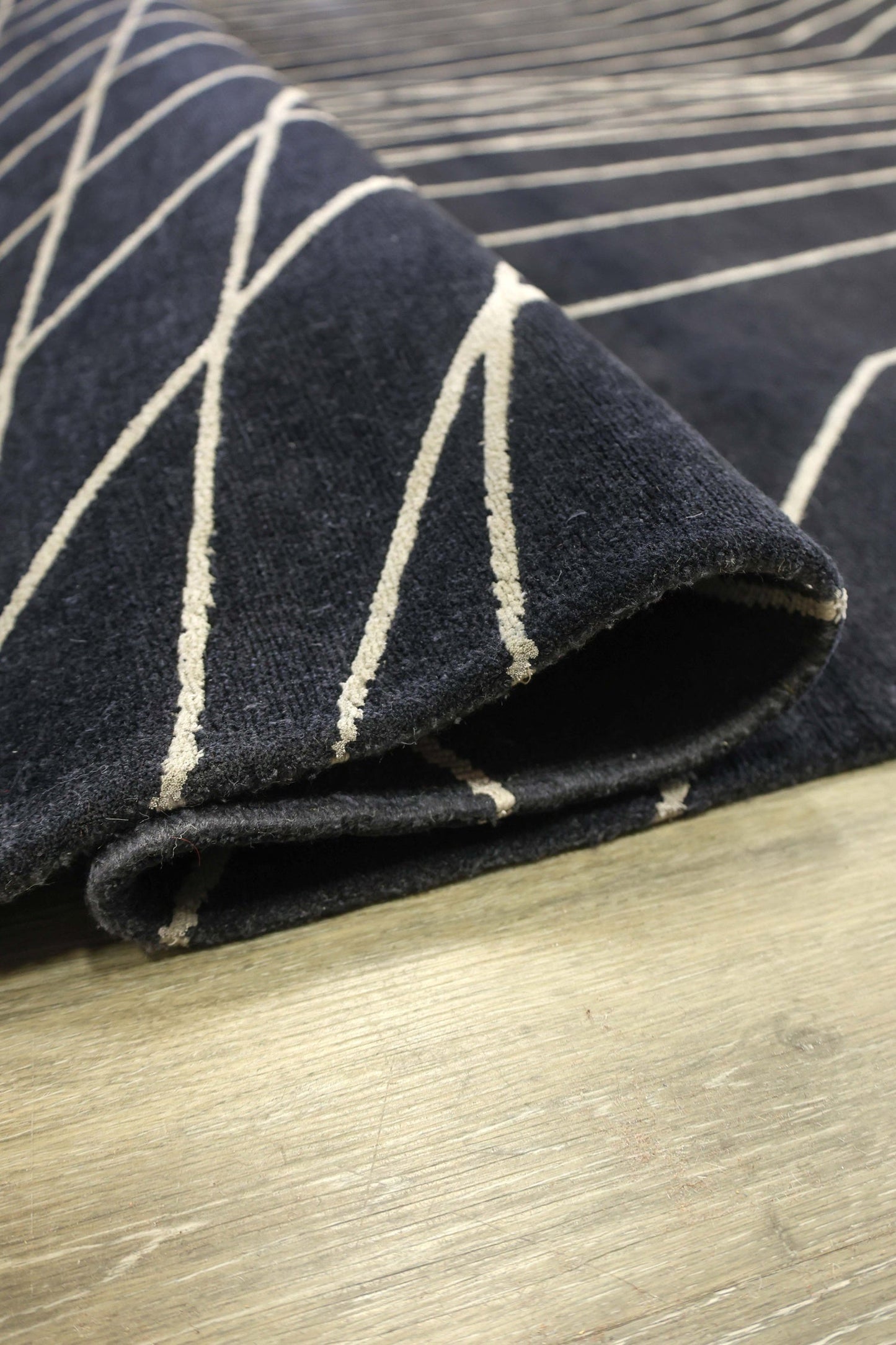 Foundations Collection Radiance Handwoven Contemporary Rug