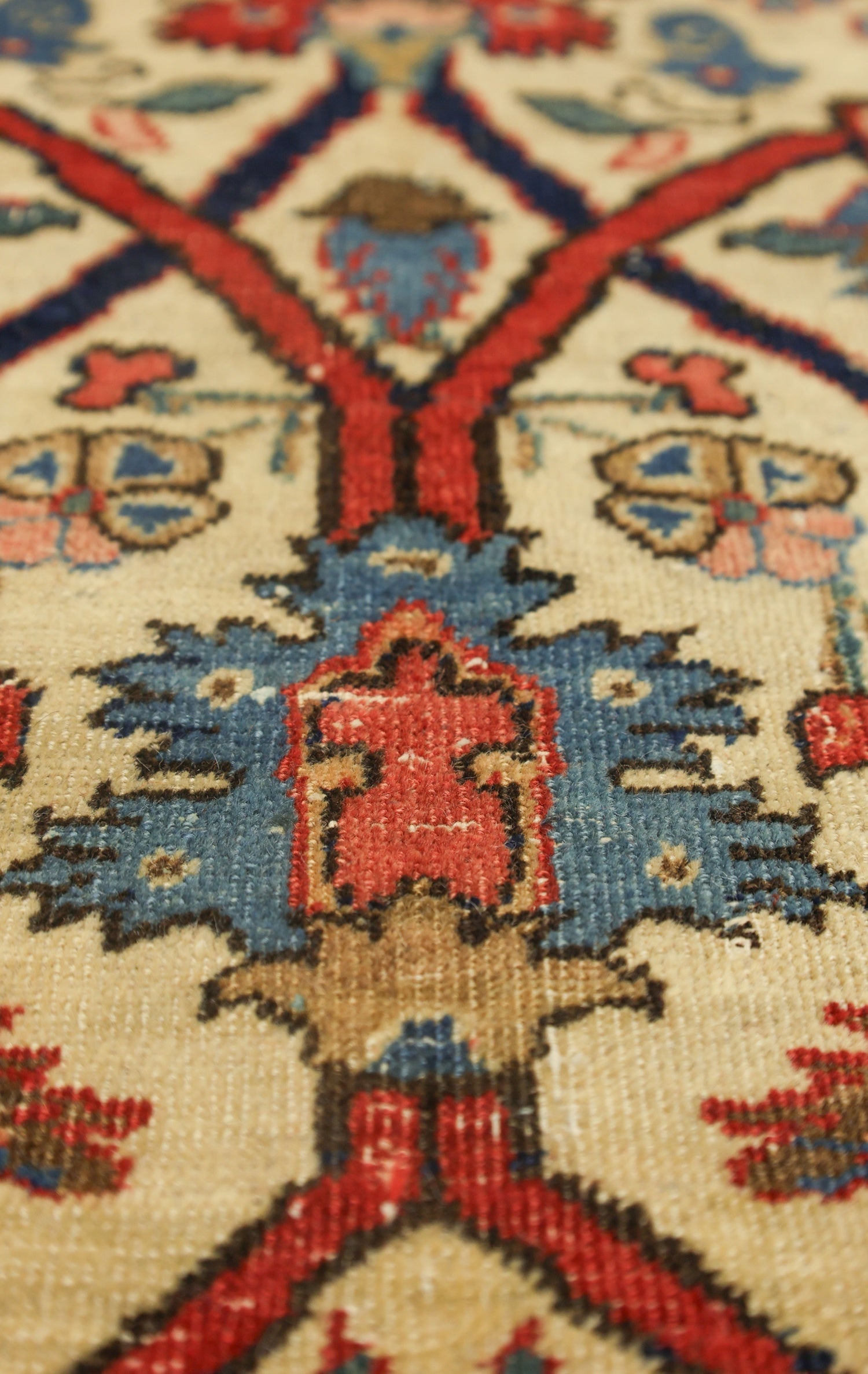 AntiqueHandwoven Traditional Rug, J70674