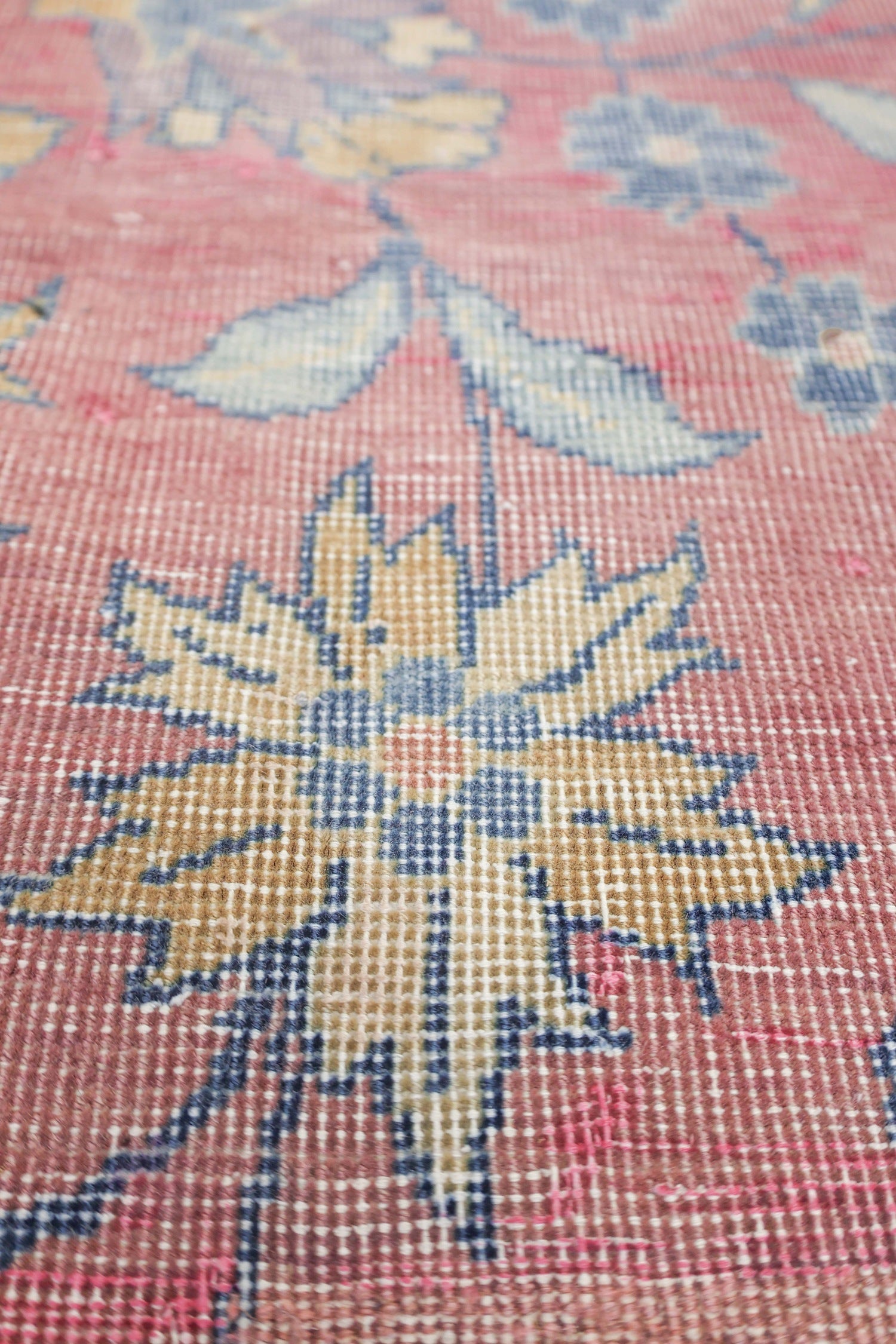 Vintage Agra Handwoven Traditional Rug, J73099