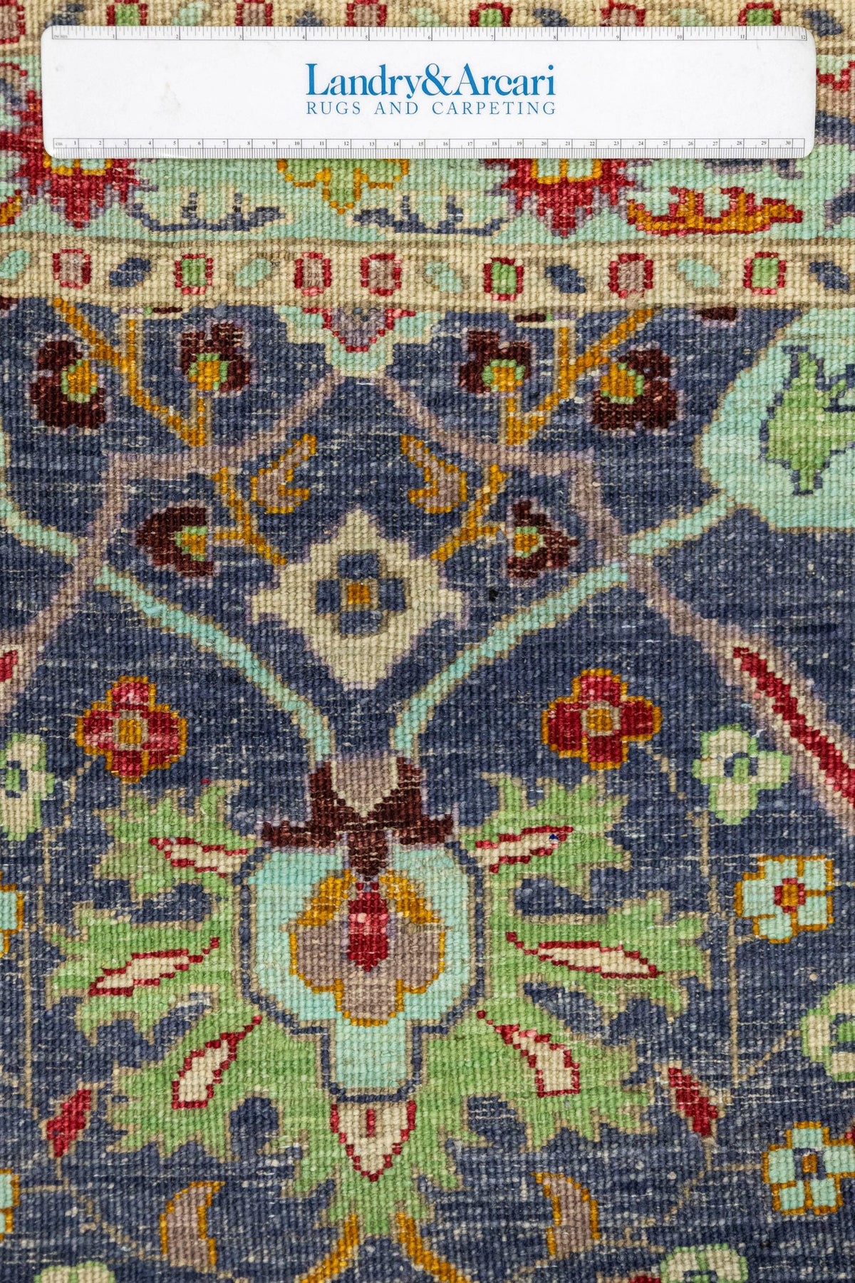 Arabesque Handwoven Traditional Rug, J86206