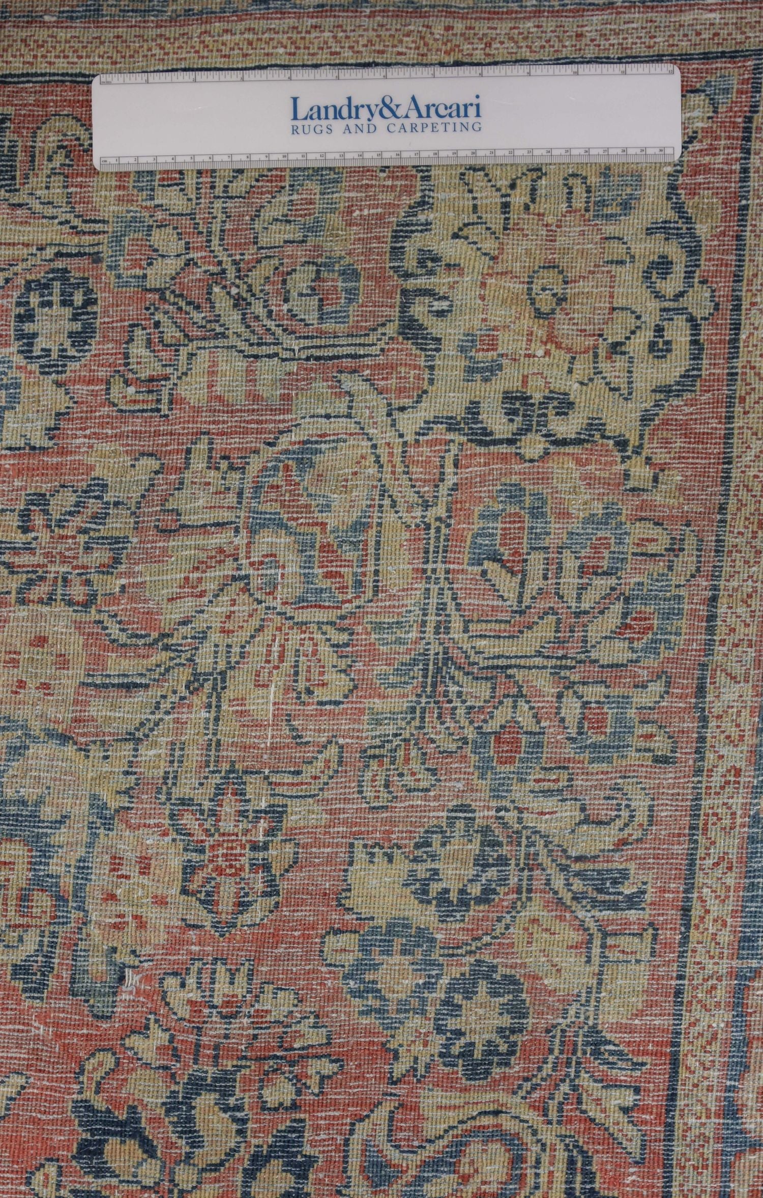 Vintage Sarouk Handwoven Traditional Rug, J73455