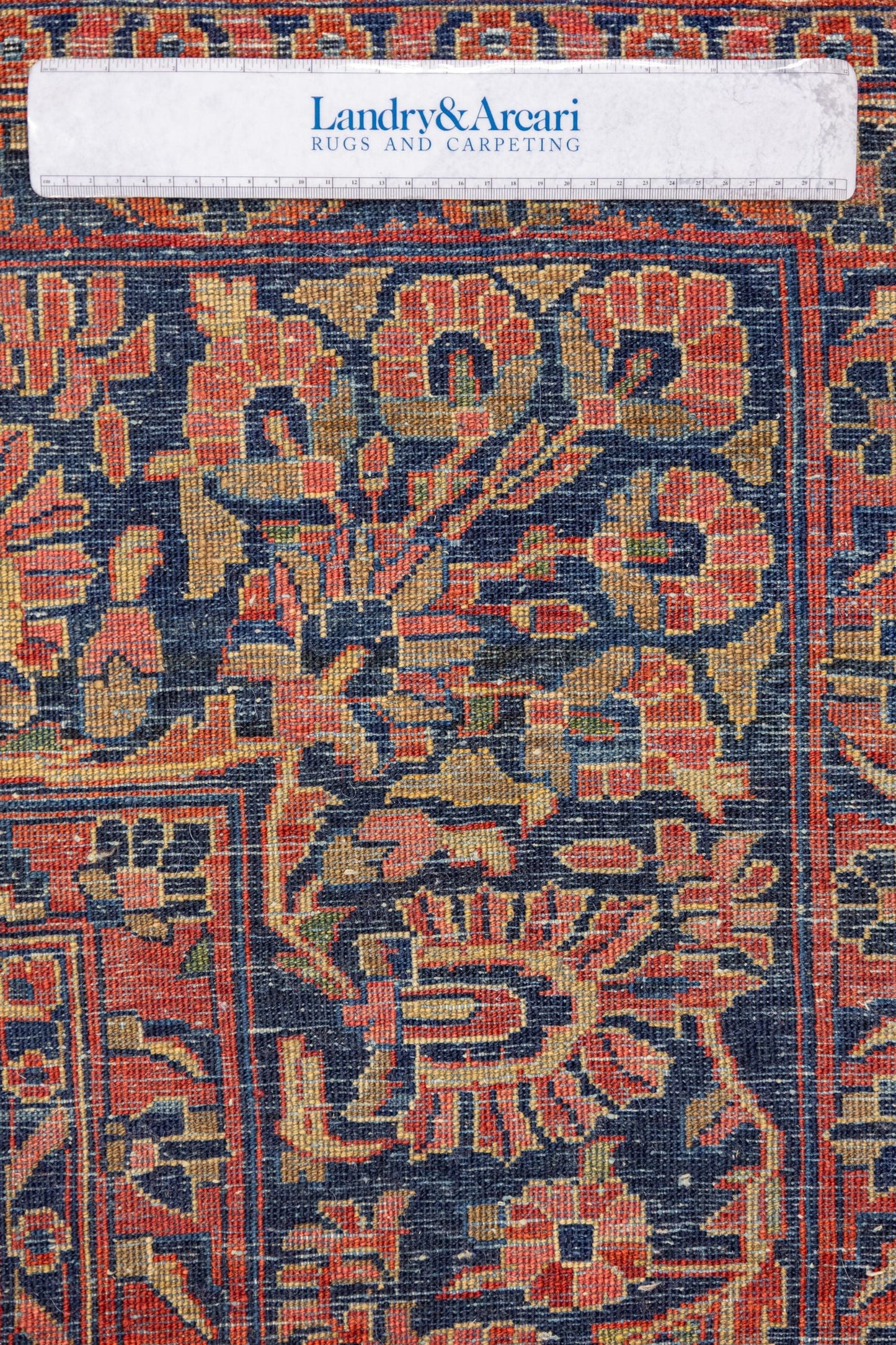 Antique Sarouk Handwoven Traditional Rug, J88653