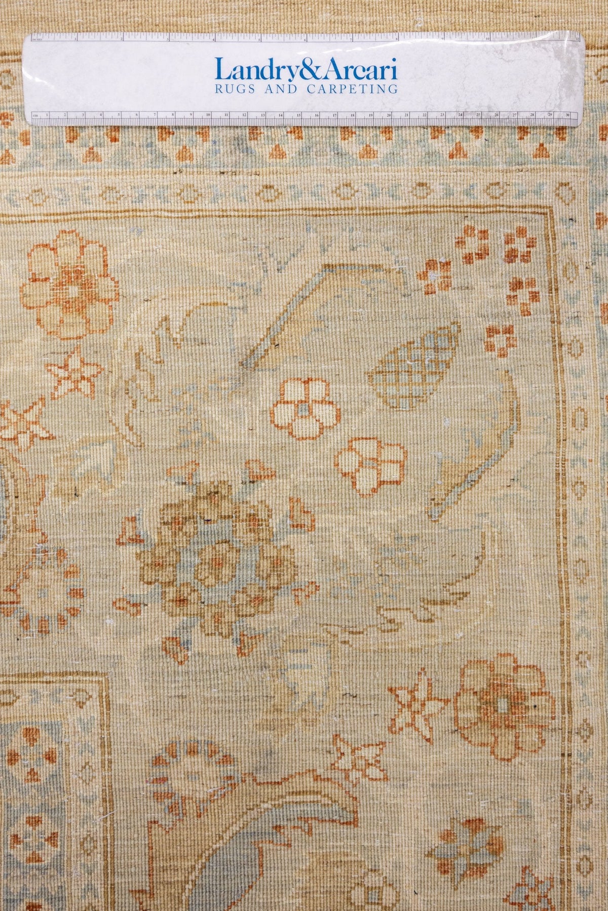 Vase Tabriz Handwoven Traditional Rug, J89237