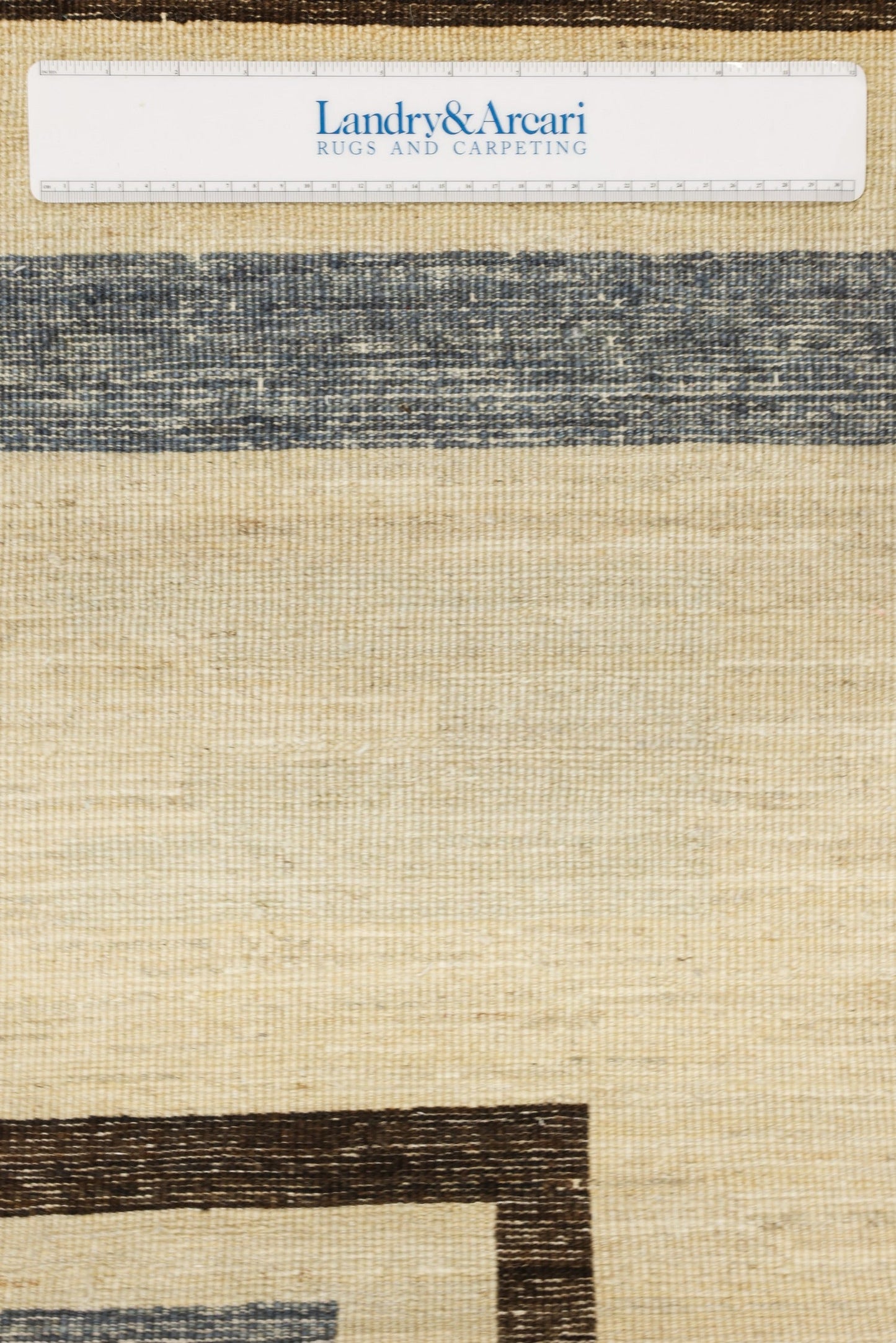 Navajo Handwoven Tribal Rug, J81029