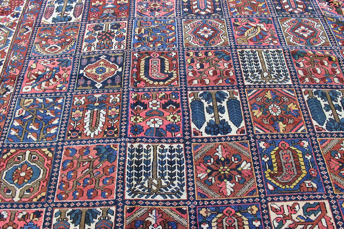 Vintage Bakhtiari Handwoven Tribal Rug, 22508