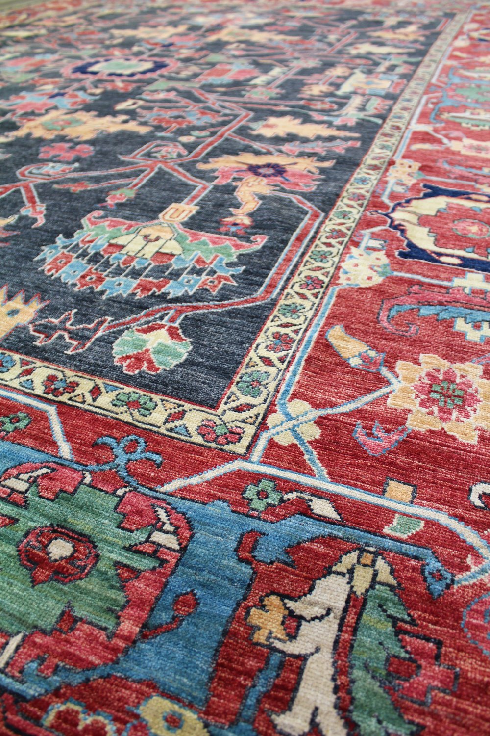 Heriz Handwoven Tribal Rug, J56717