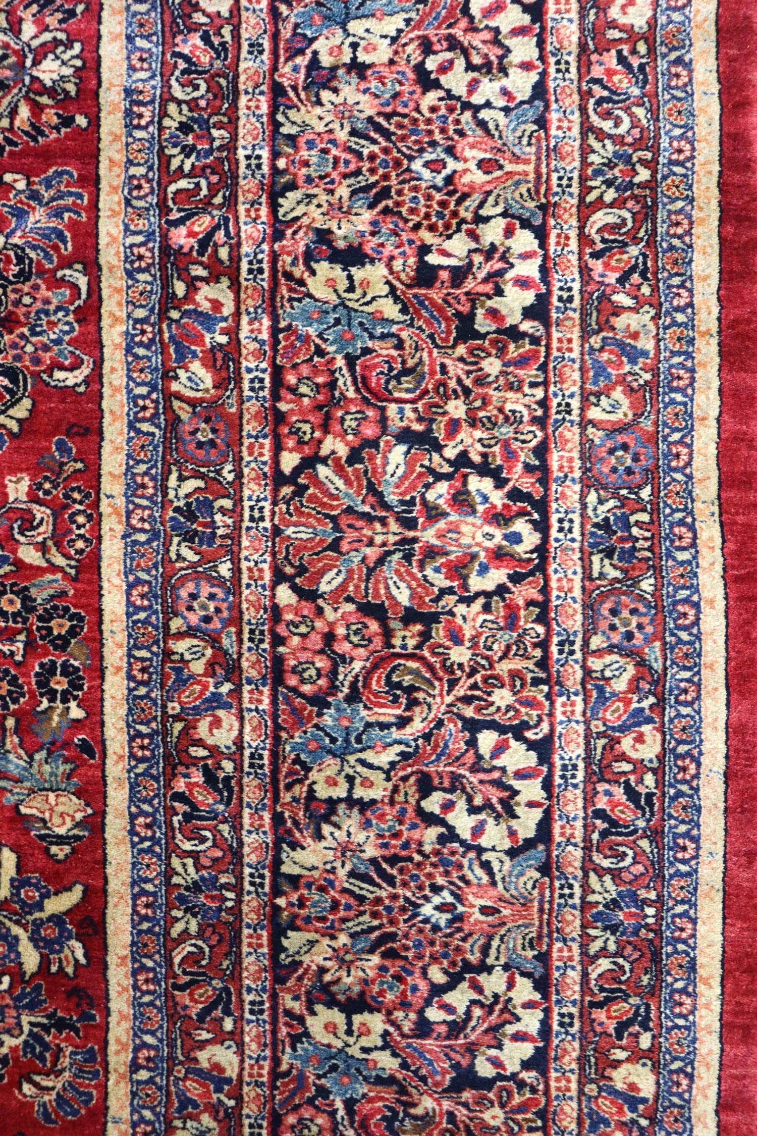 Antique Sarouk Handwoven Traditional Rug, J66205