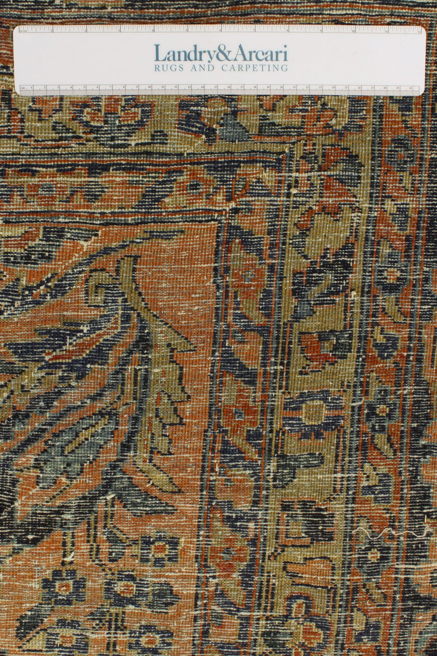 Antique Sarouk Handwoven Traditional Rug, J69658