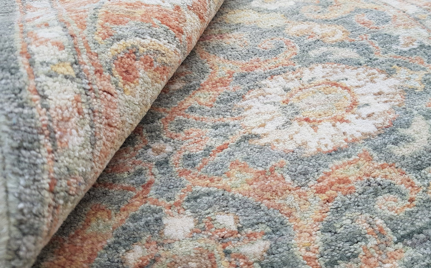 Ferahan Handwoven Transitional Rug, J64086