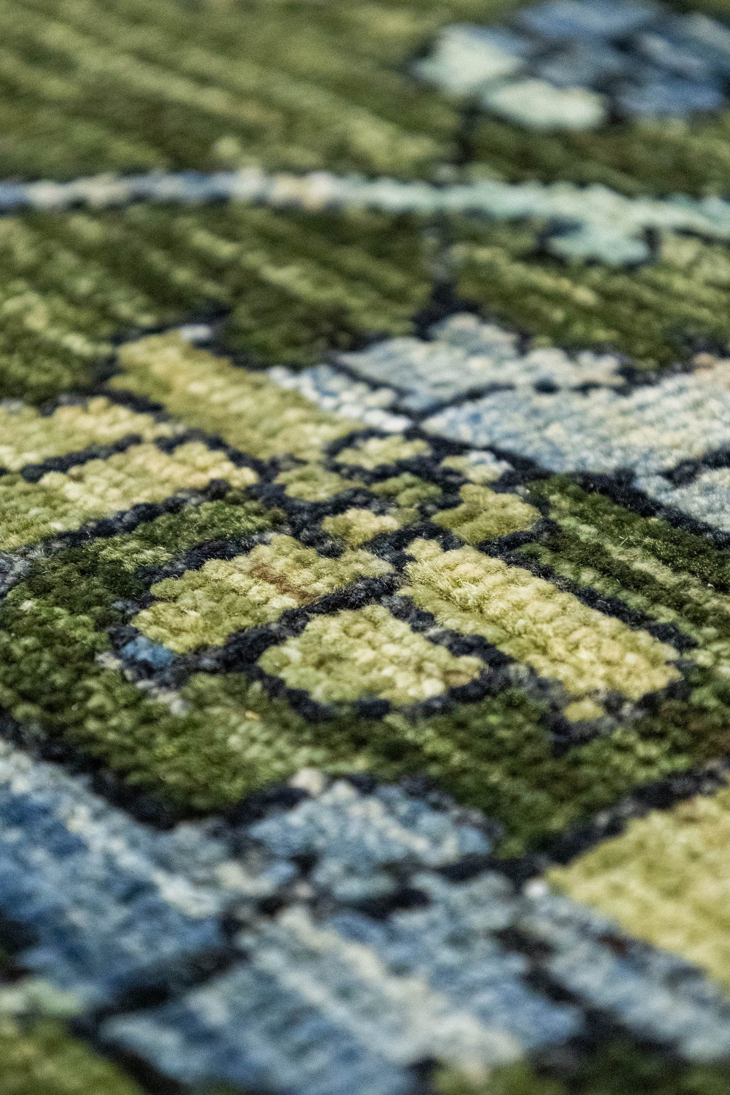 Polonaise Handwoven Traditional Rug, J87756