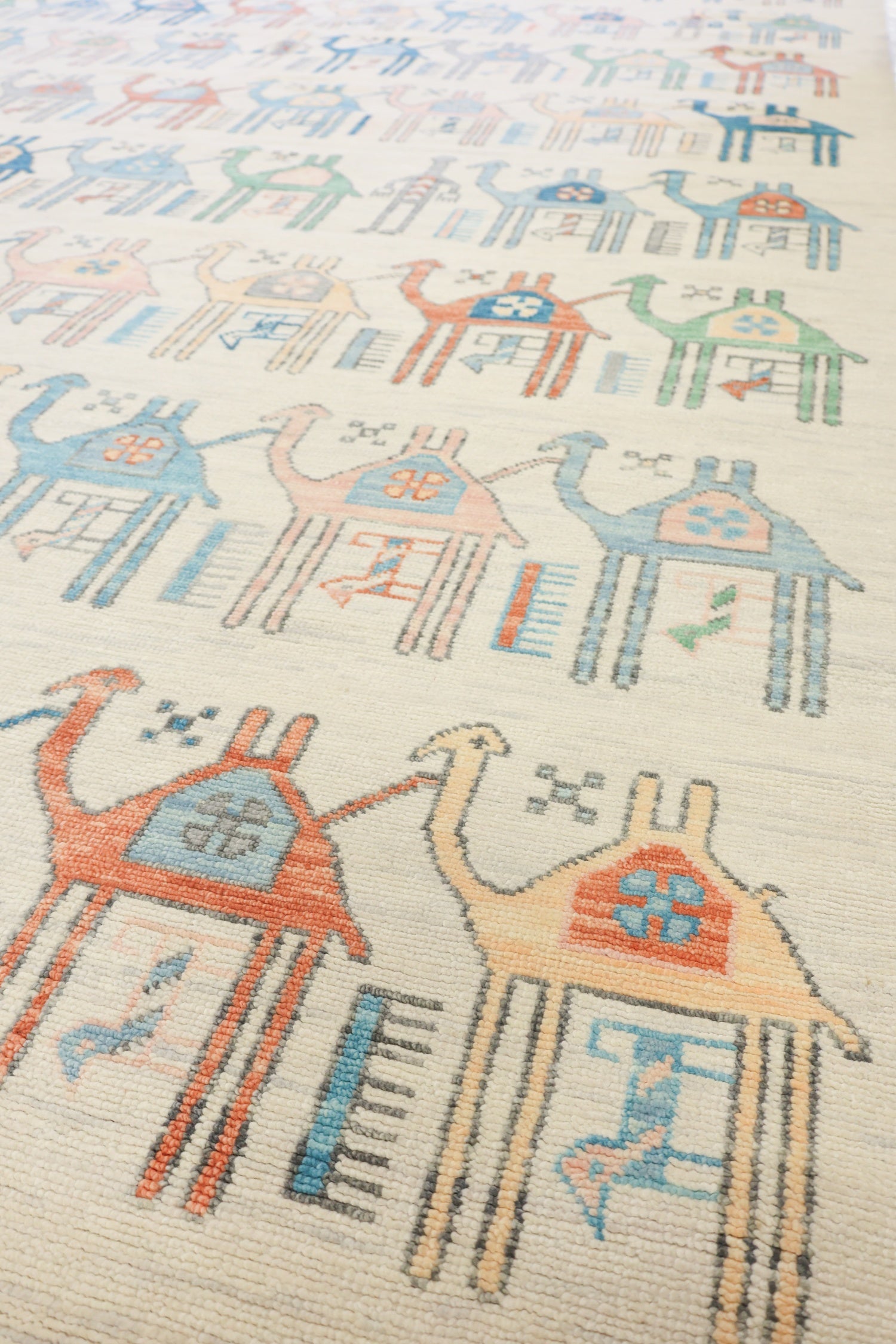 Camels Handwoven Contemporary Rug, J73659