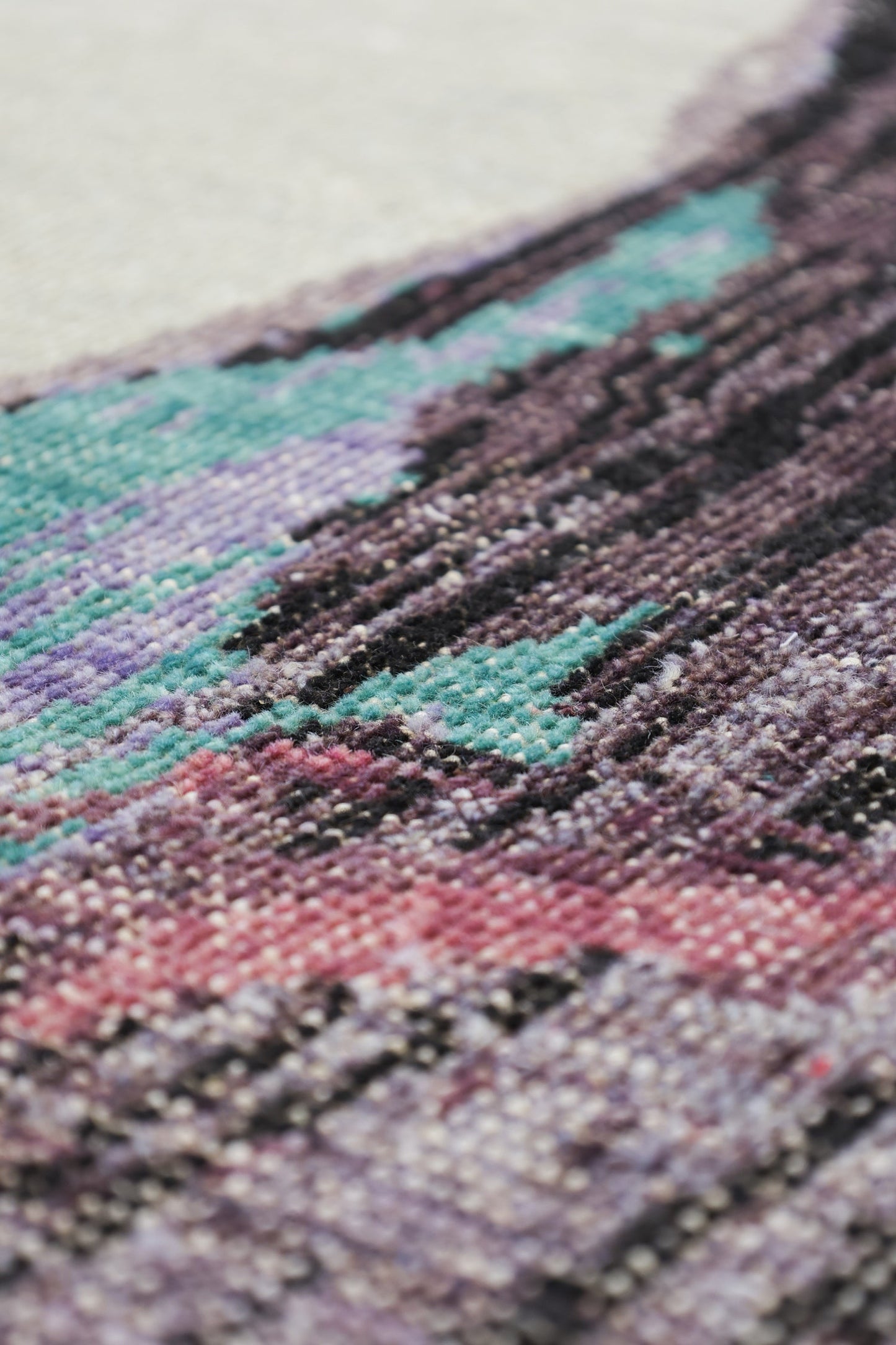 Cunigghiu Handwoven Contemporary Rug, J80013