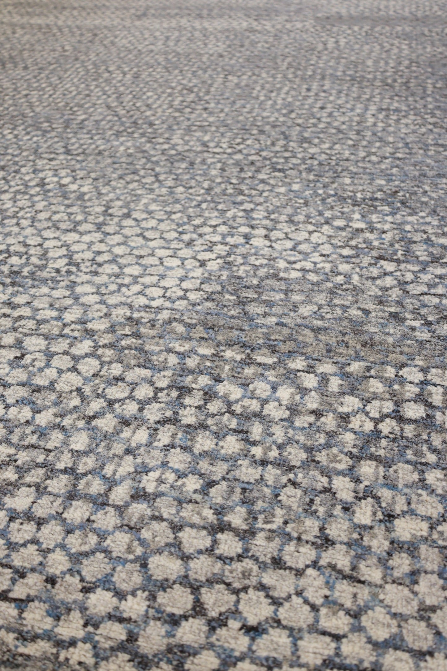 Dot Drop Handwoven Contemporary Rug, J72474