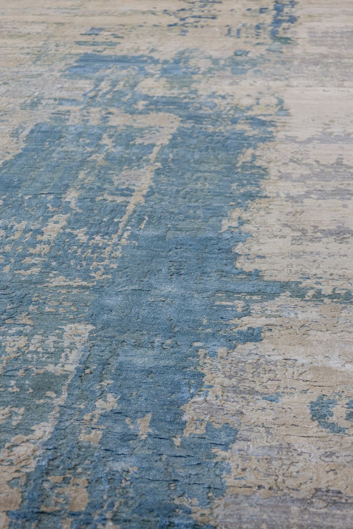 Hibiscus Handwoven Contemporary Rug, J86991