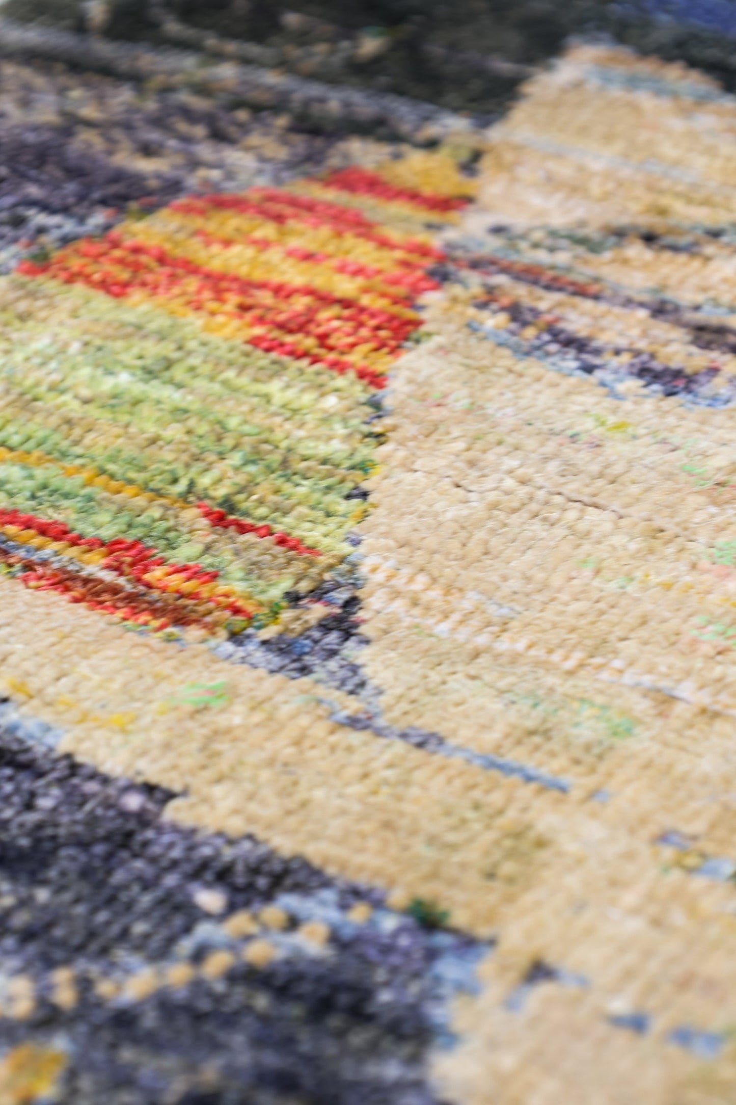 Hindi Art Handwoven Contemporary Rug, J80573