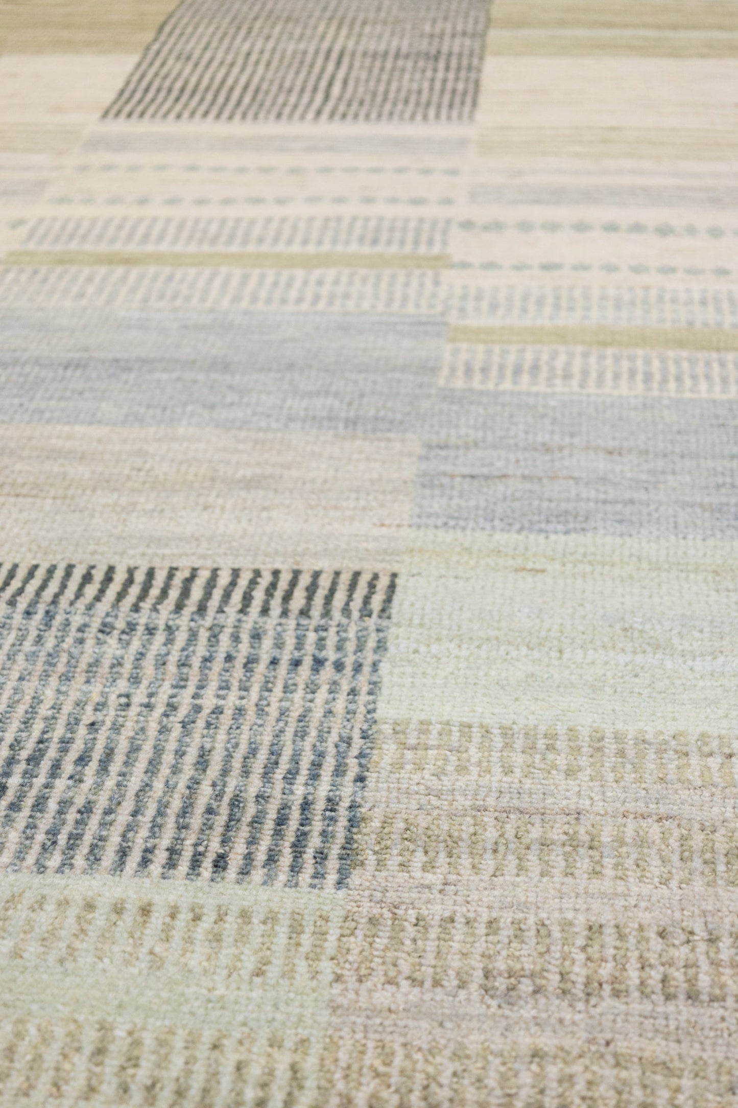 Madras Handwoven Contemporary Rug, J88876