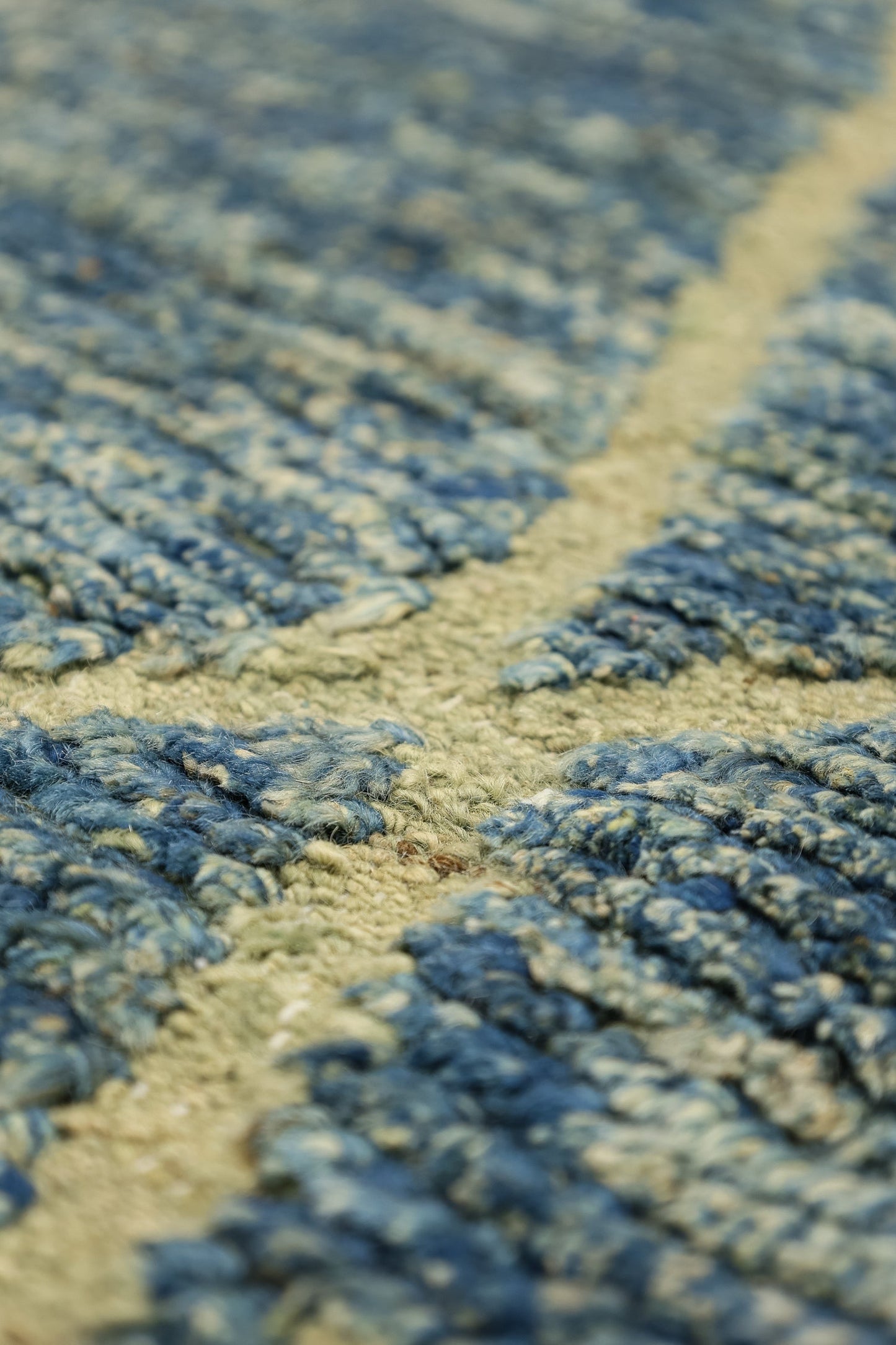 Moroccan Handwoven Contemporary Rug, J81318