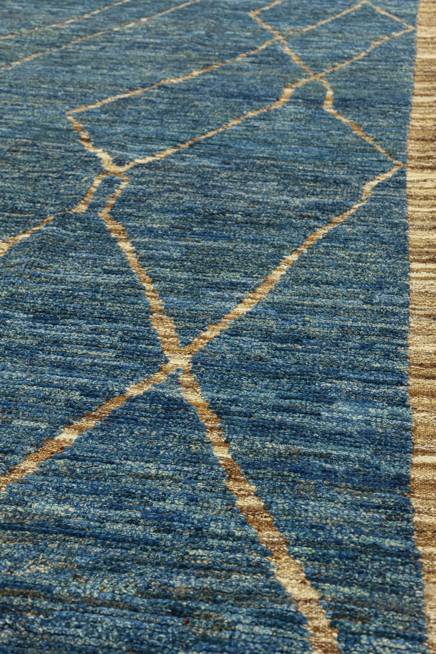 Moroccan Handwoven Contemporary Rug, J81319