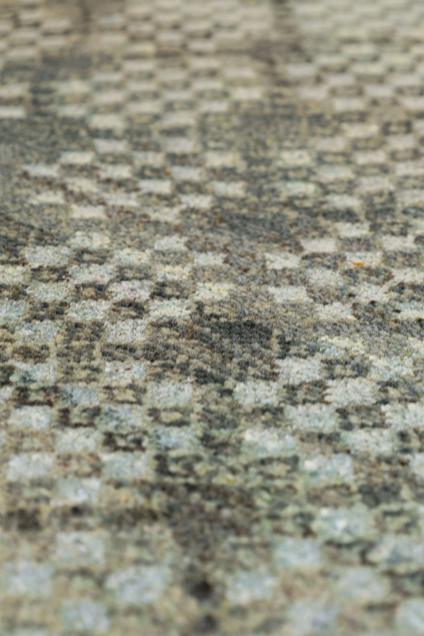 Petite Broach Handwoven Contemporary Rug, J80588