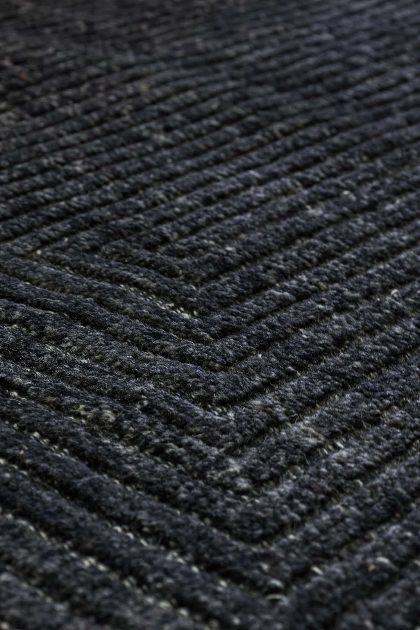 Pyramid Handwoven Contemporary Rug, J80813