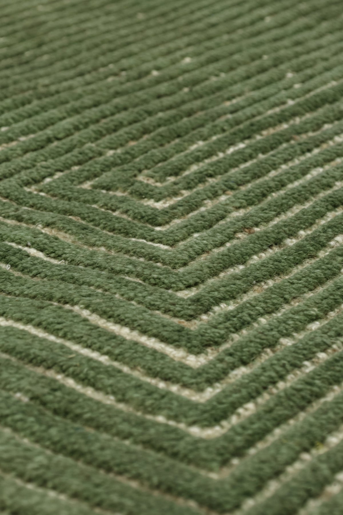 Pyramid Handwoven Contemporary Rug, J80814