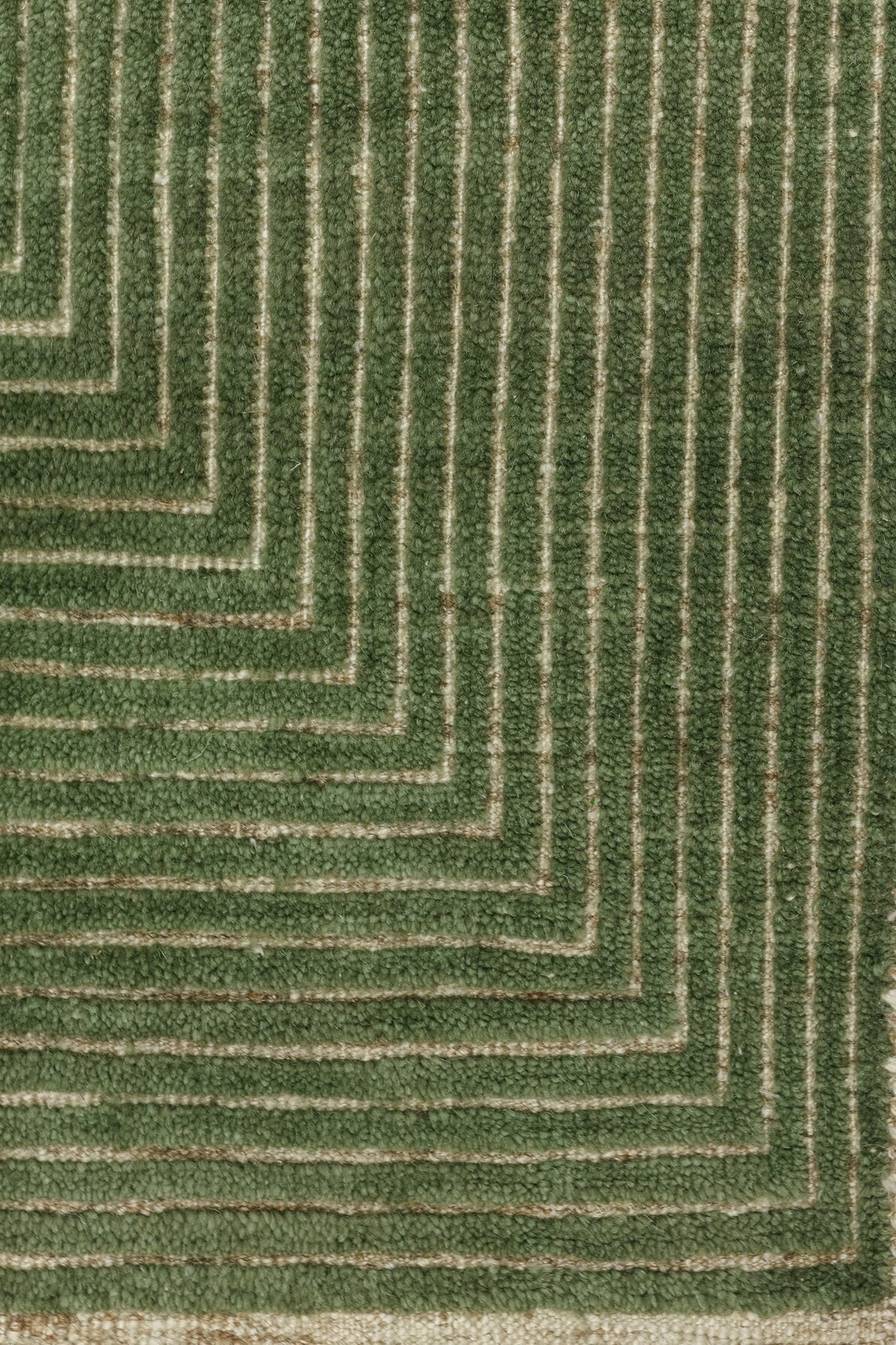 Pyramid Handwoven Contemporary Rug, J80814
