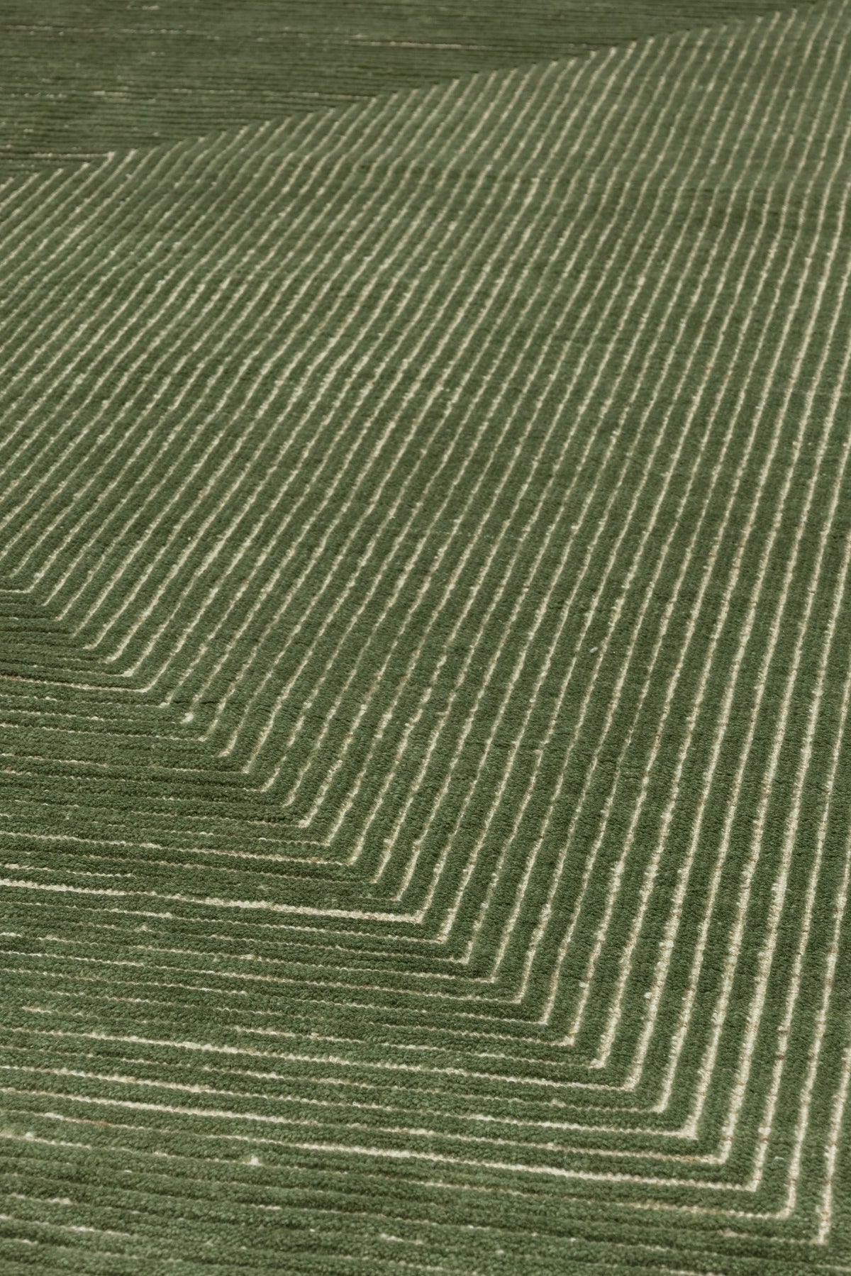 Pyramid Handwoven Contemporary Rug, J80815