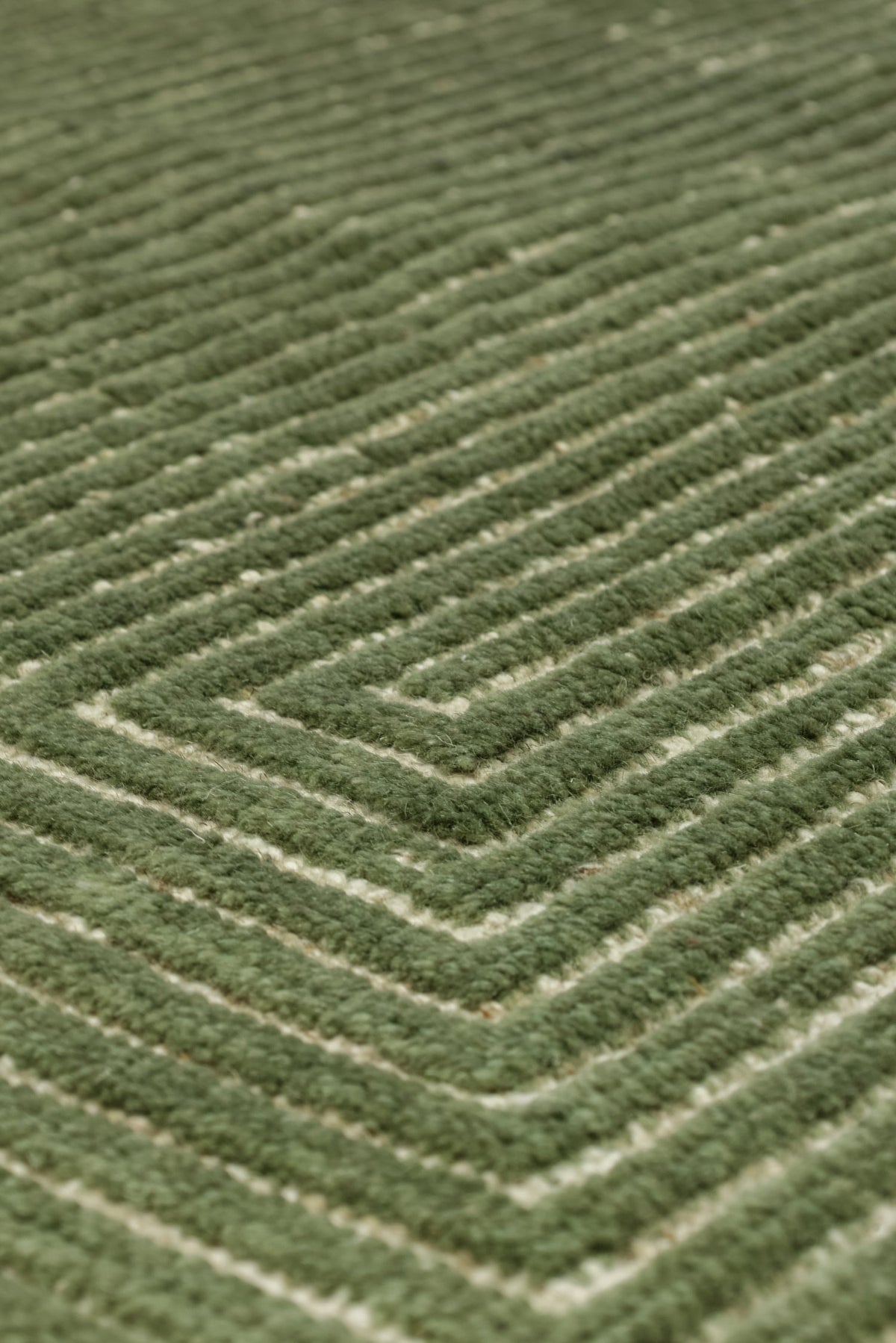 Pyramid Handwoven Contemporary Rug, J80815