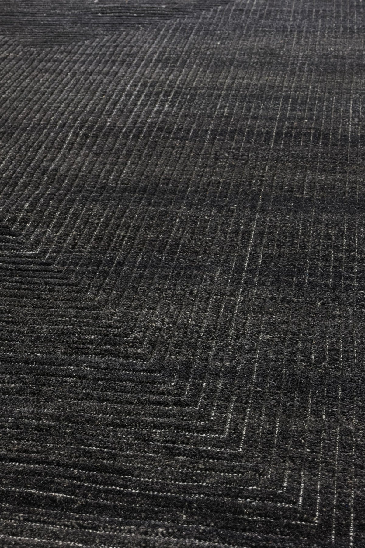 Pyramid Handwoven Contemporary Rug, J80864