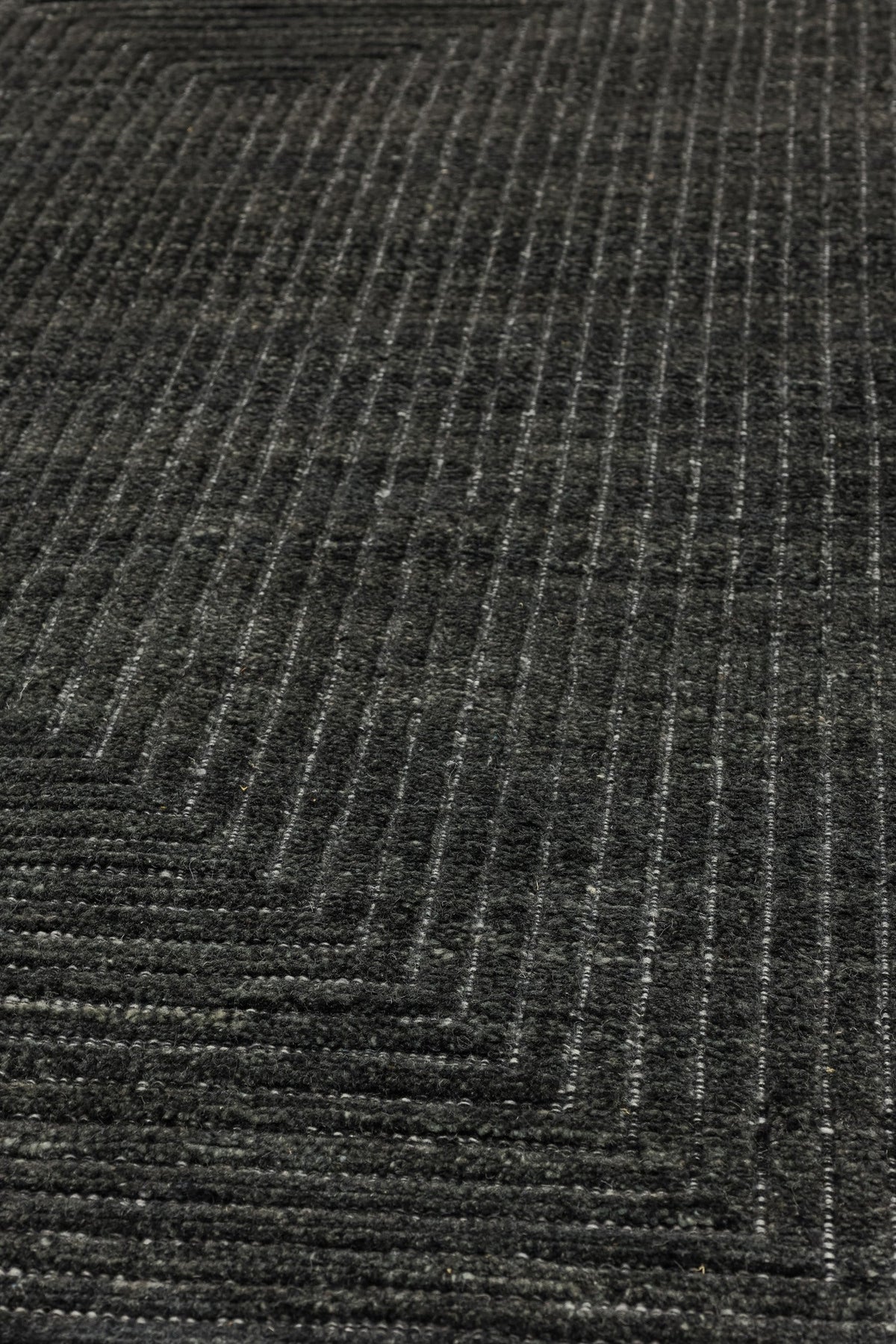 Pyramid Handwoven Contemporary Rug, J80874