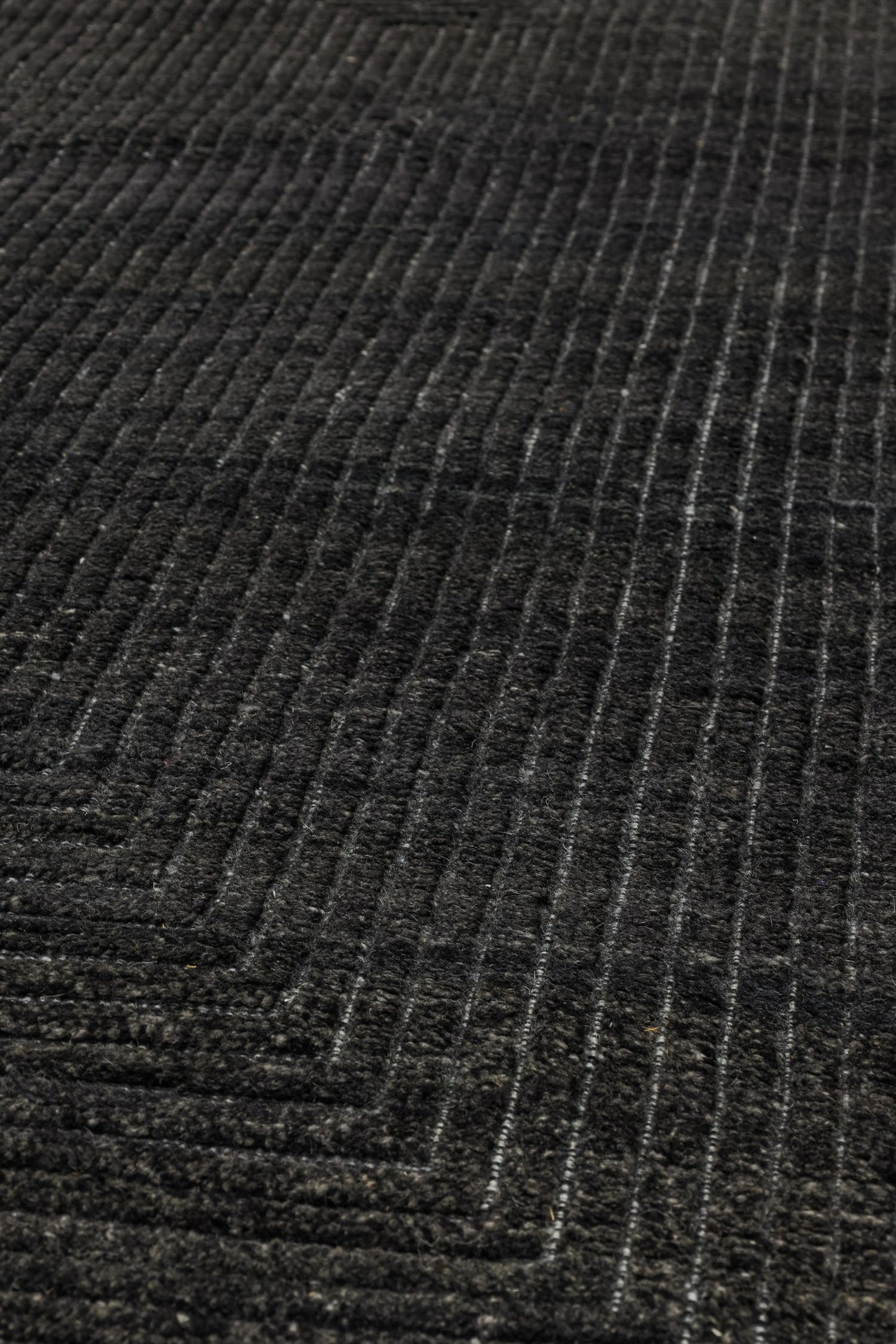 Pyramid Handwoven Contemporary Rug, J80875