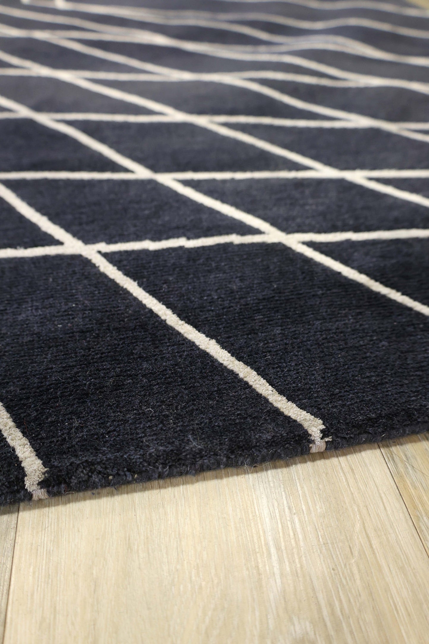 Foundations Collection Radiance Handwoven Contemporary Rug