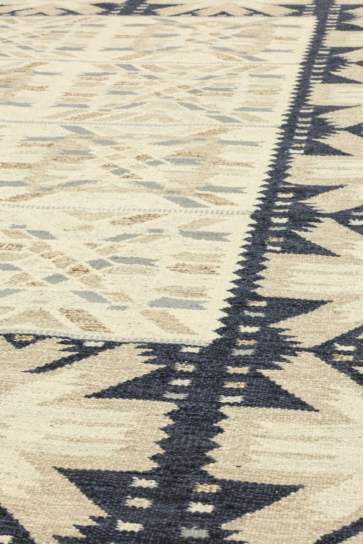 Scandinavian Handwoven Contemporary Rug, J80991