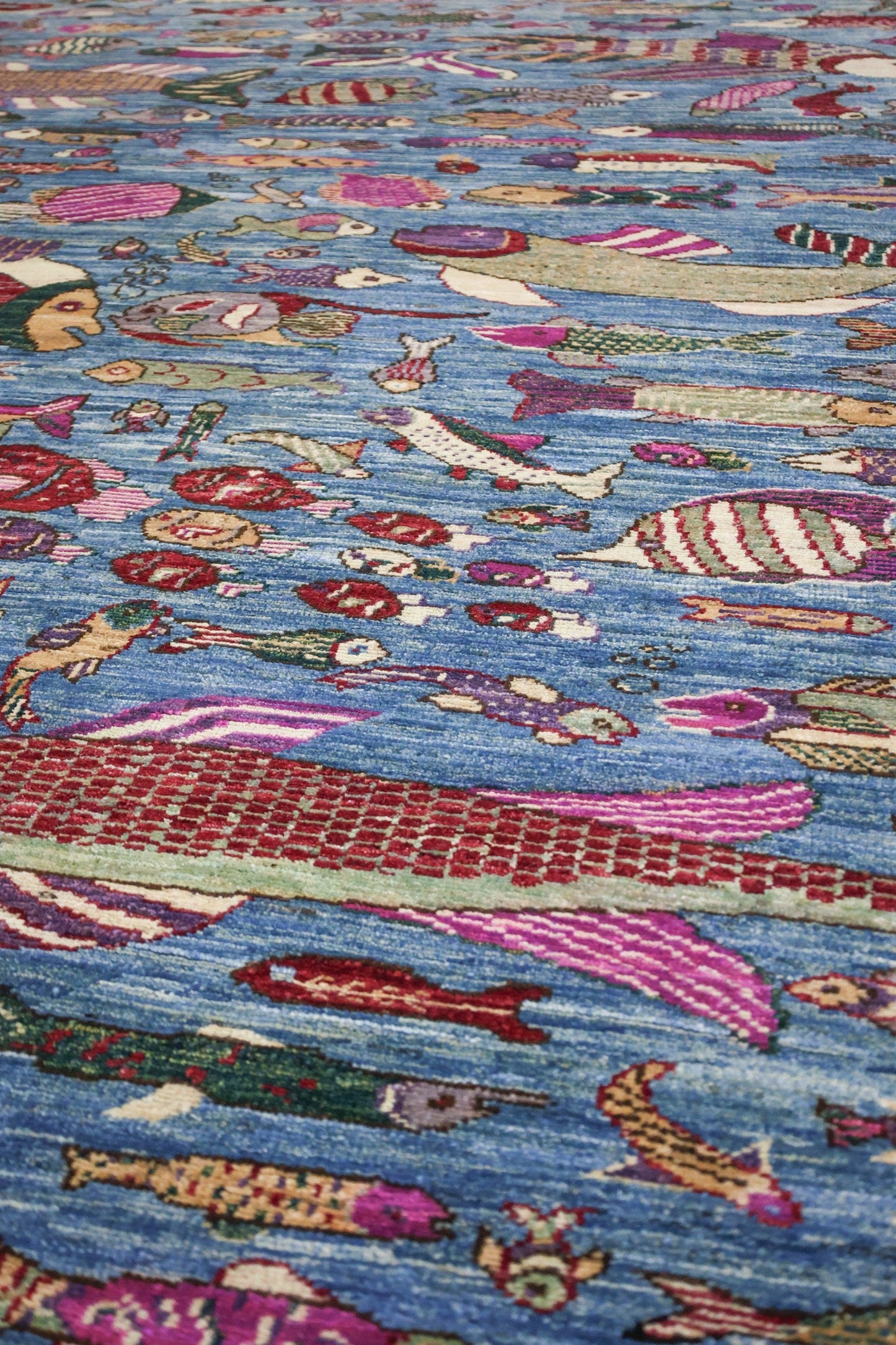 Small Fish Handwoven Contemporary Rug, J70539