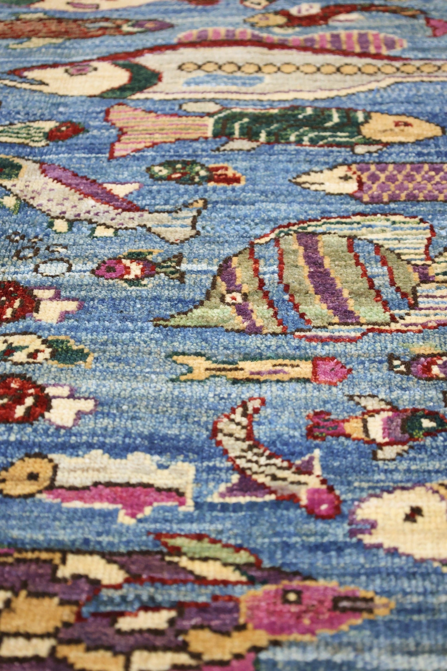 Small Fish Handwoven Contemporary Rug, J70563