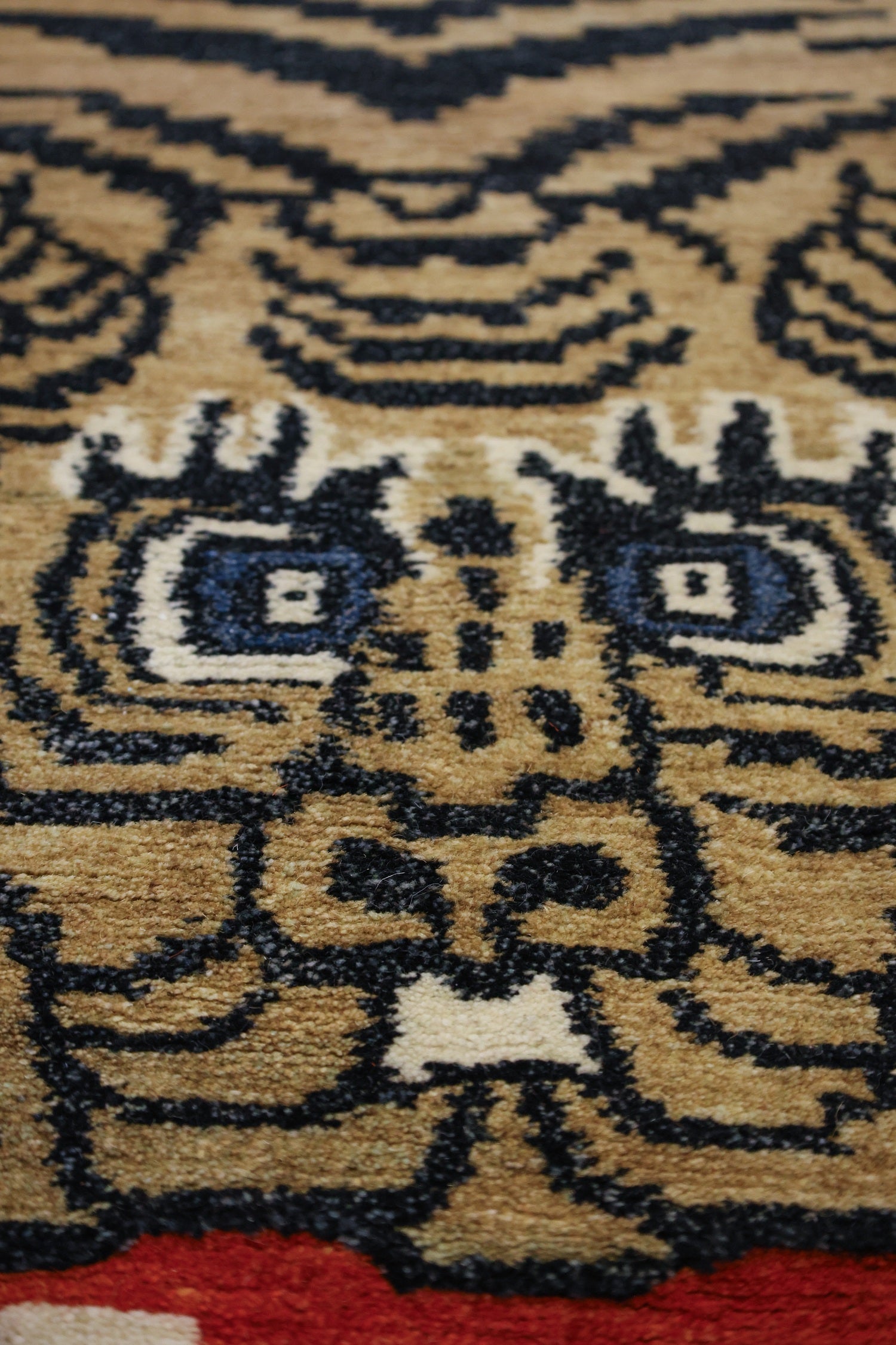 Tantric Tiger Handwoven Contemporary Rug, J70442