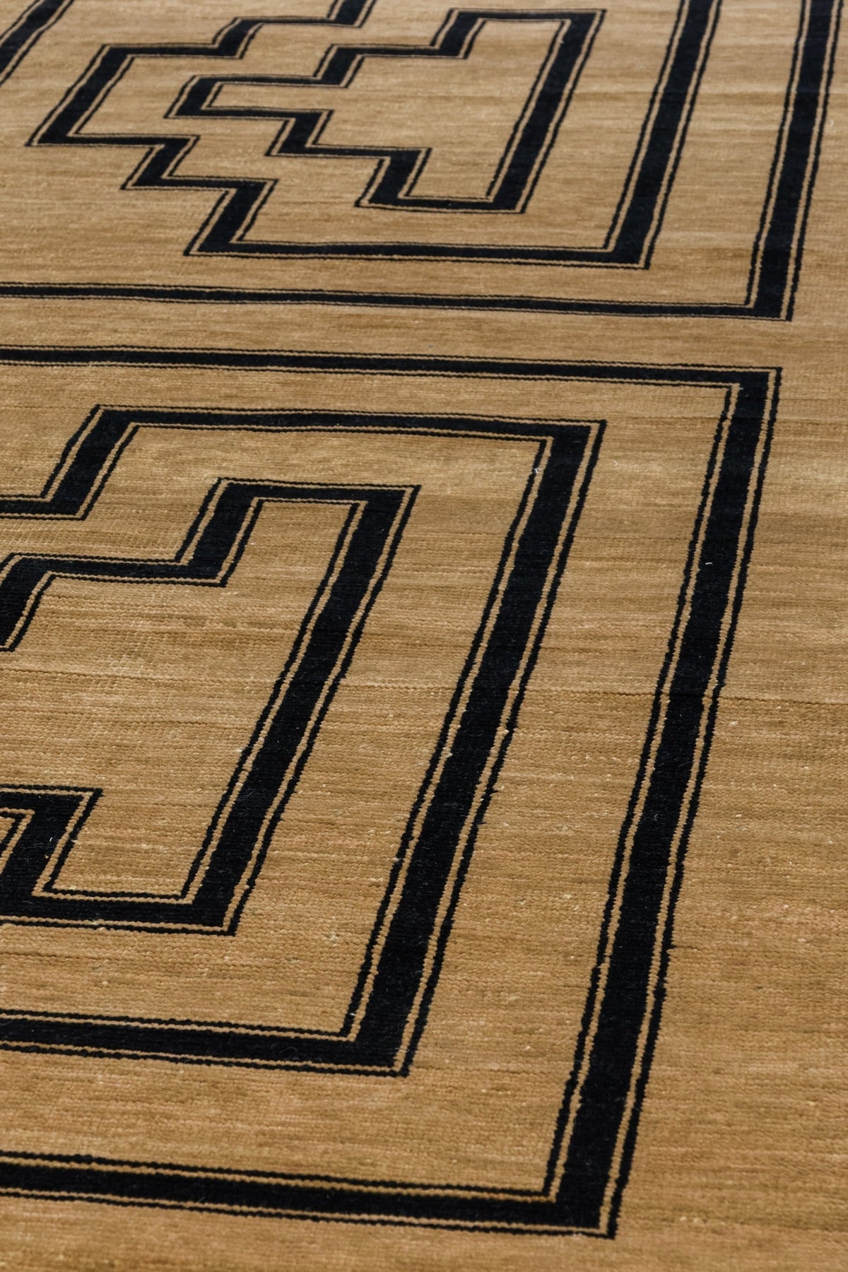 Taureg Handwoven Contemporary Rug, J80821