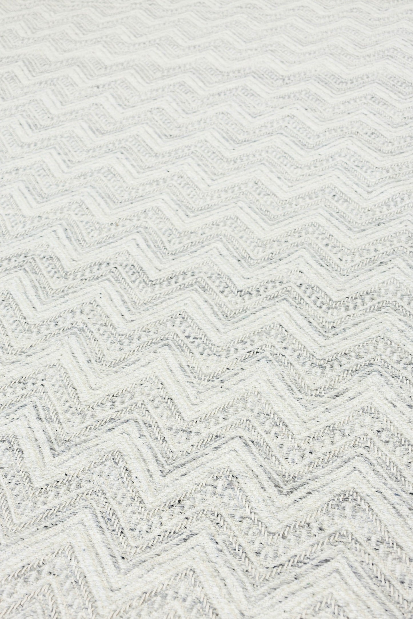 Wavecrest Handwoven Contemporary Rug, J78646