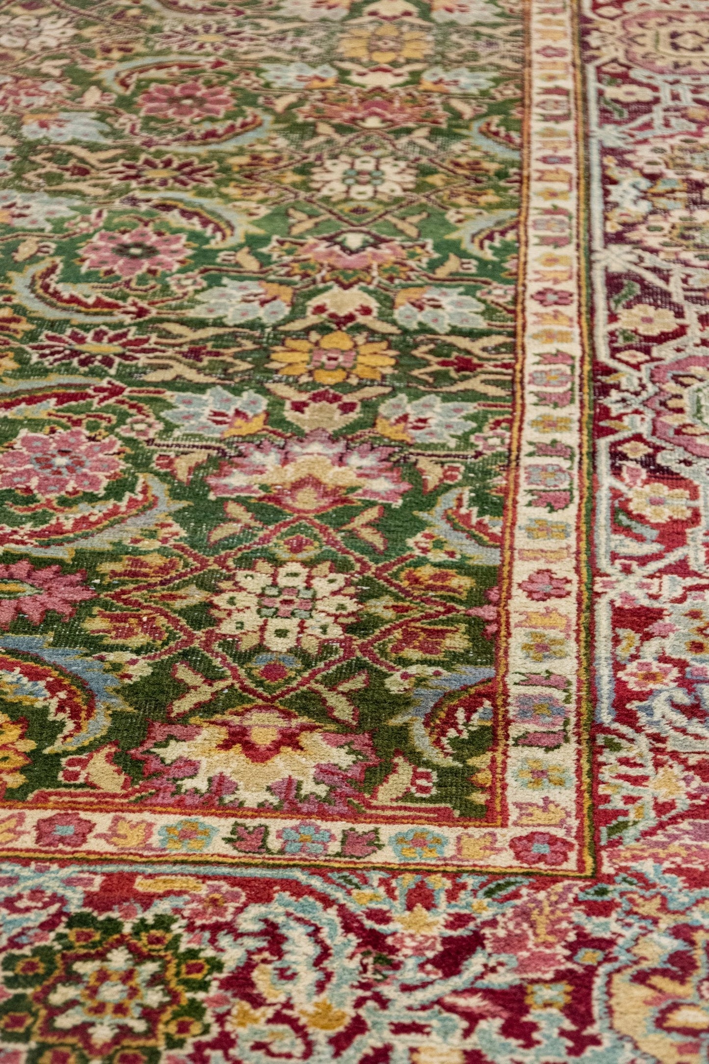 Vintage Agra Handwoven Traditional Rug, J87208