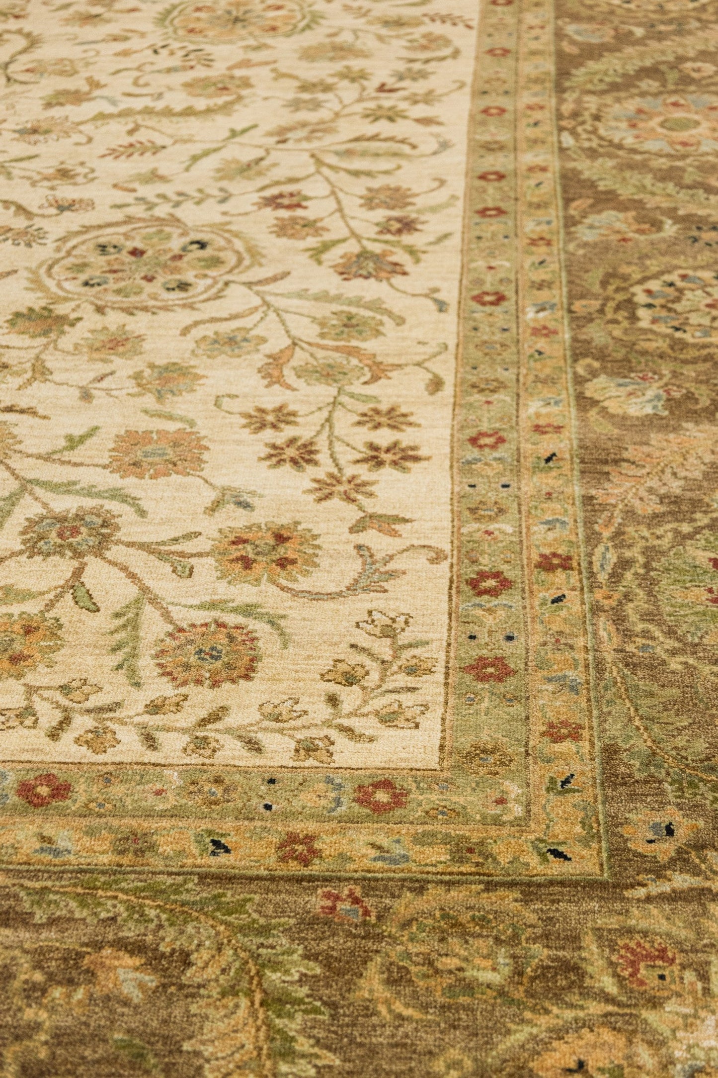 Agra Handwoven Traditional Rug, J89207
