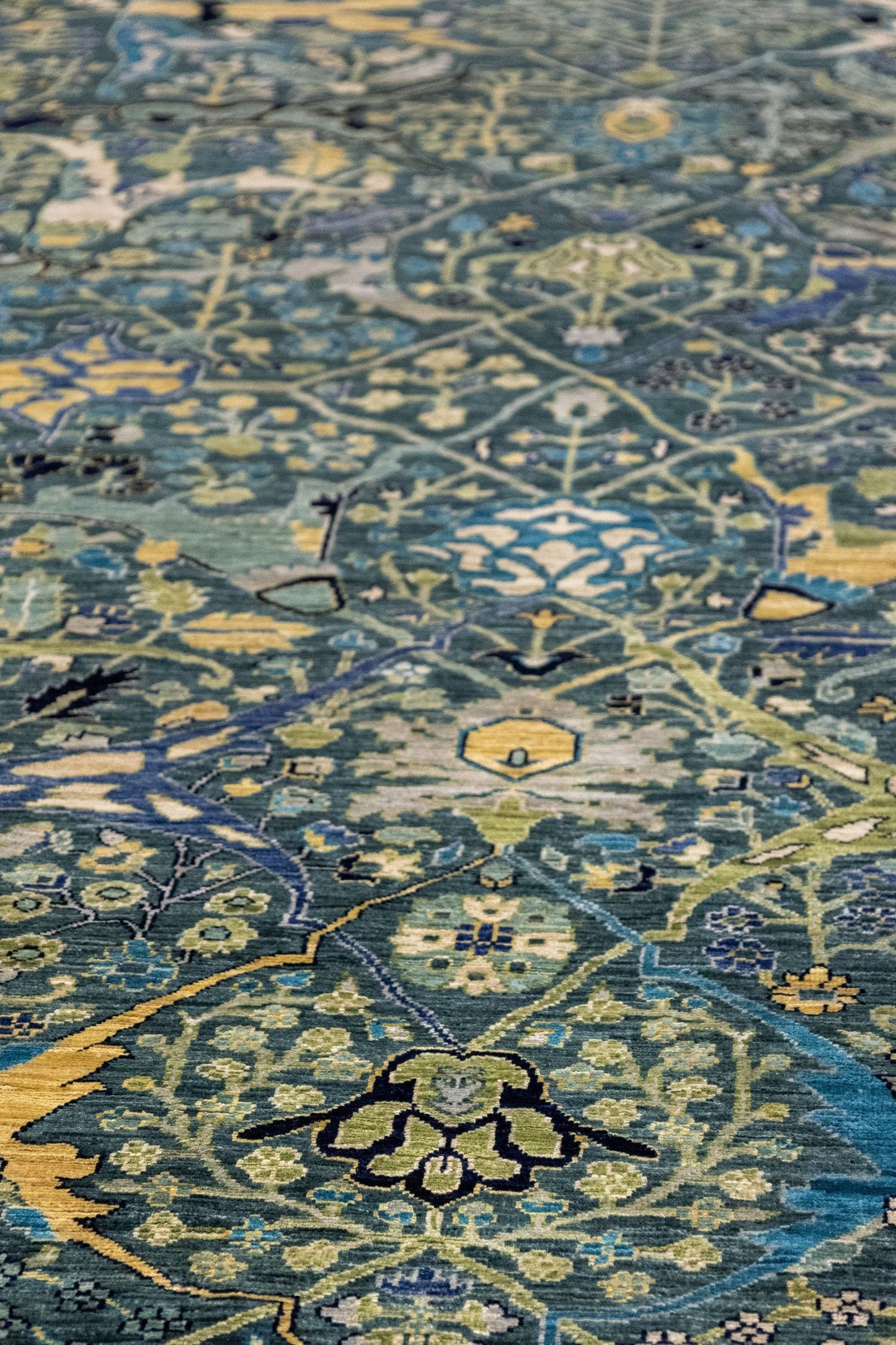 Arabesque Handwoven Traditional Rug, J86014