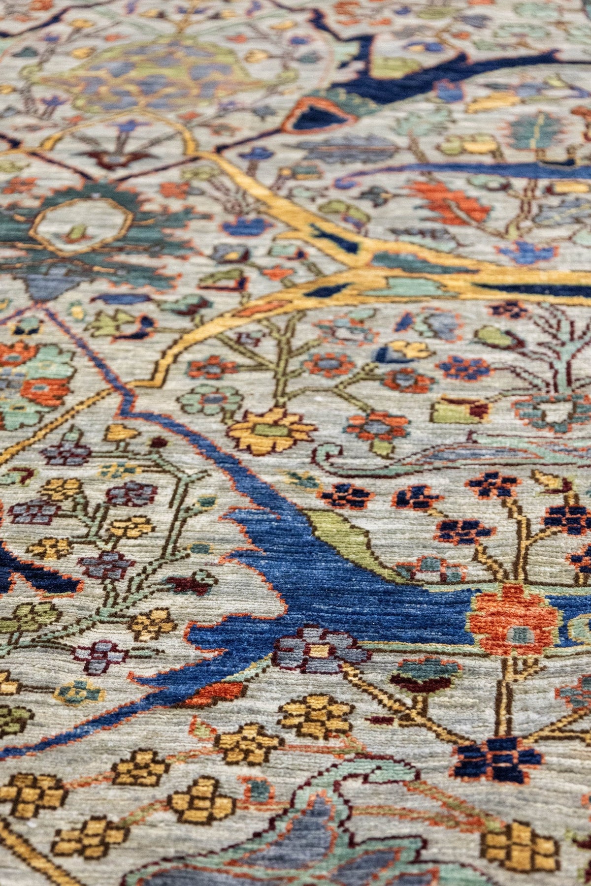 Arabesque Handwoven Traditional Rug, J86071