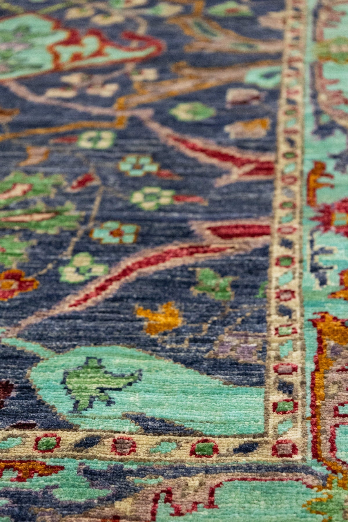 Arabesque Handwoven Traditional Rug, J86206