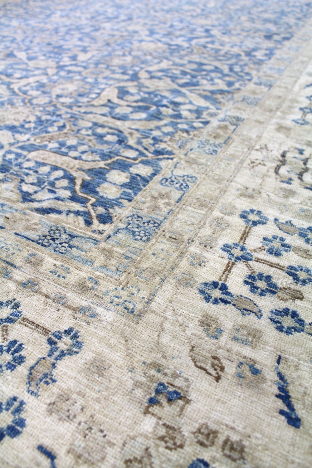 Arabesque Tabriz Handwoven Traditional Rug, 84379