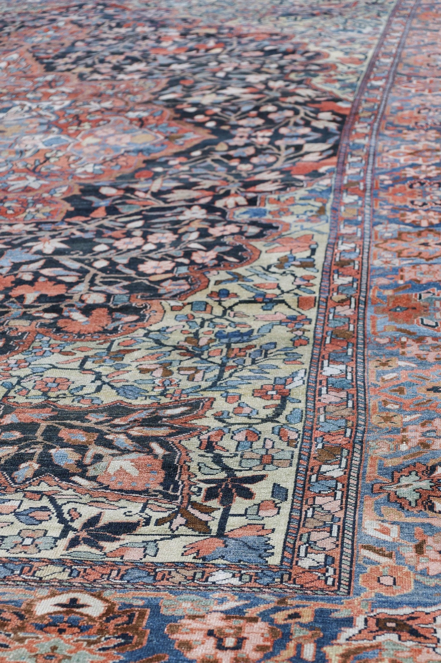 Antique Bakhtiari Handwoven Traditional Rug, JF3701