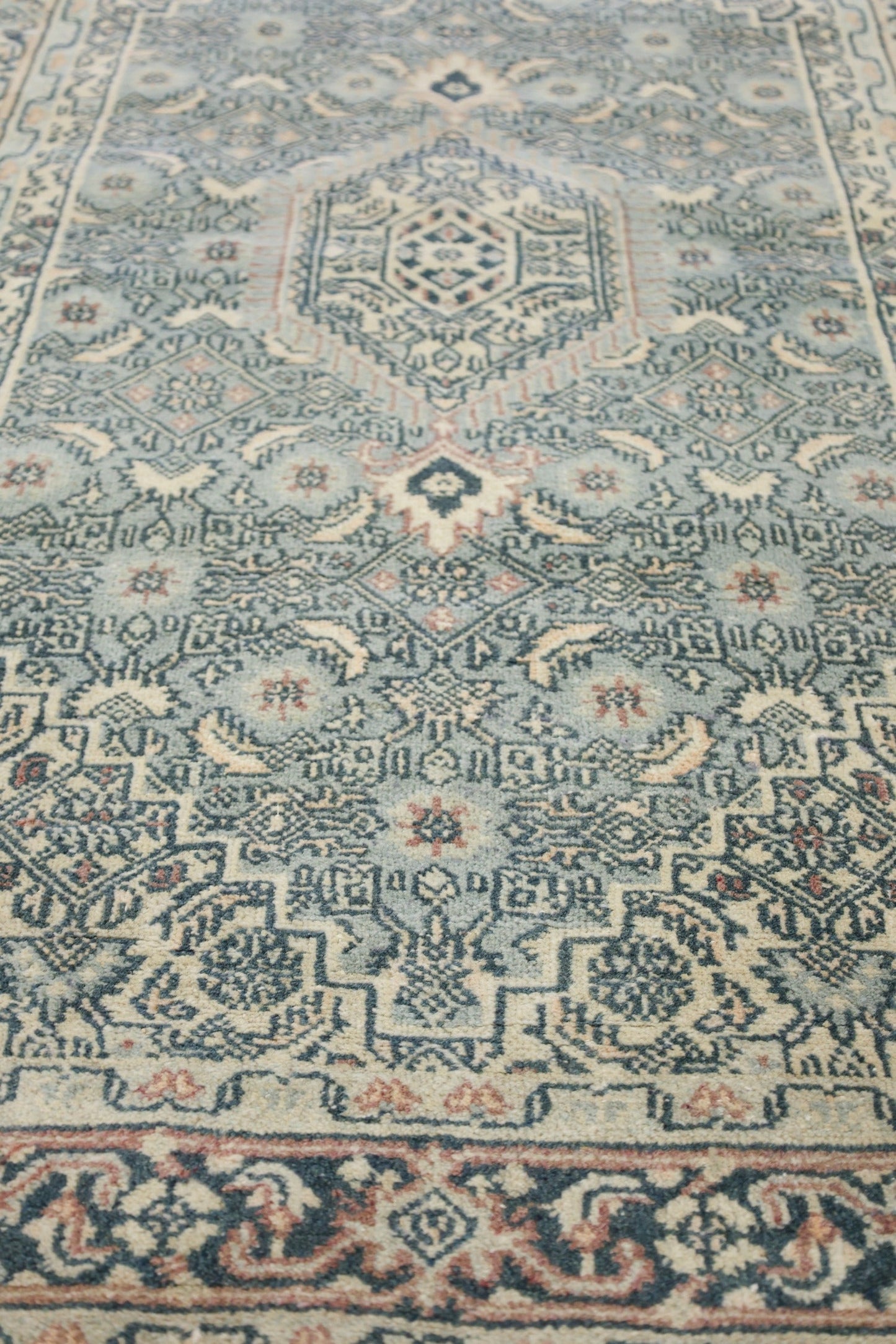 Vintage Bijar Handwoven Traditional Rug, J76631
