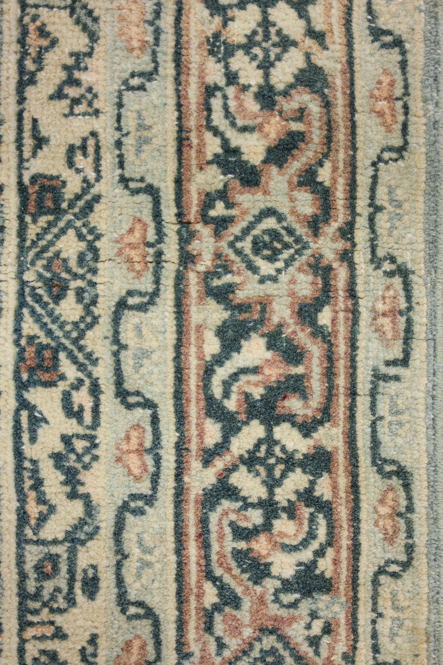Vintage Bijar Handwoven Traditional Rug, J76631