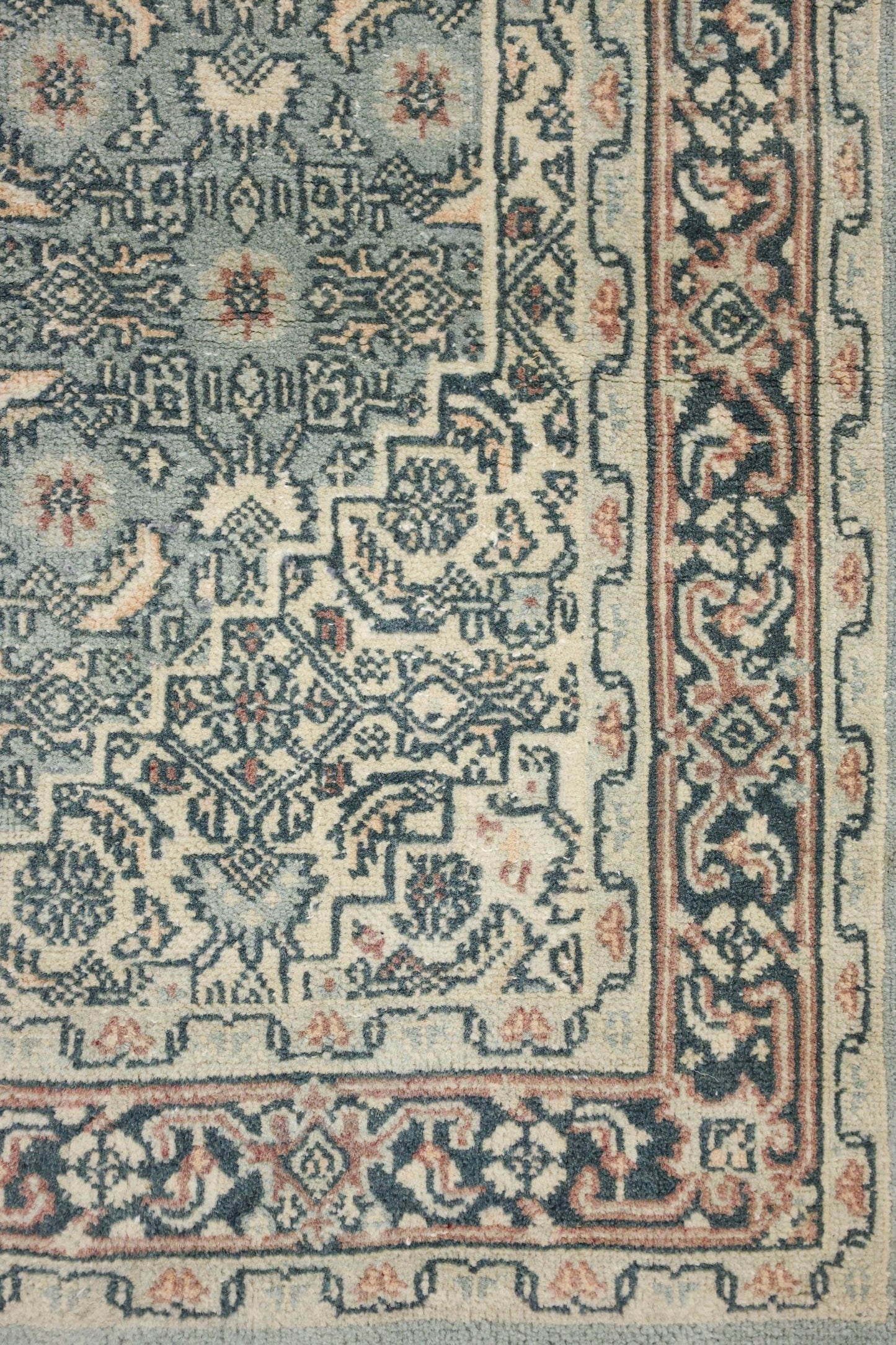 Vintage Bijar Handwoven Traditional Rug, J76631