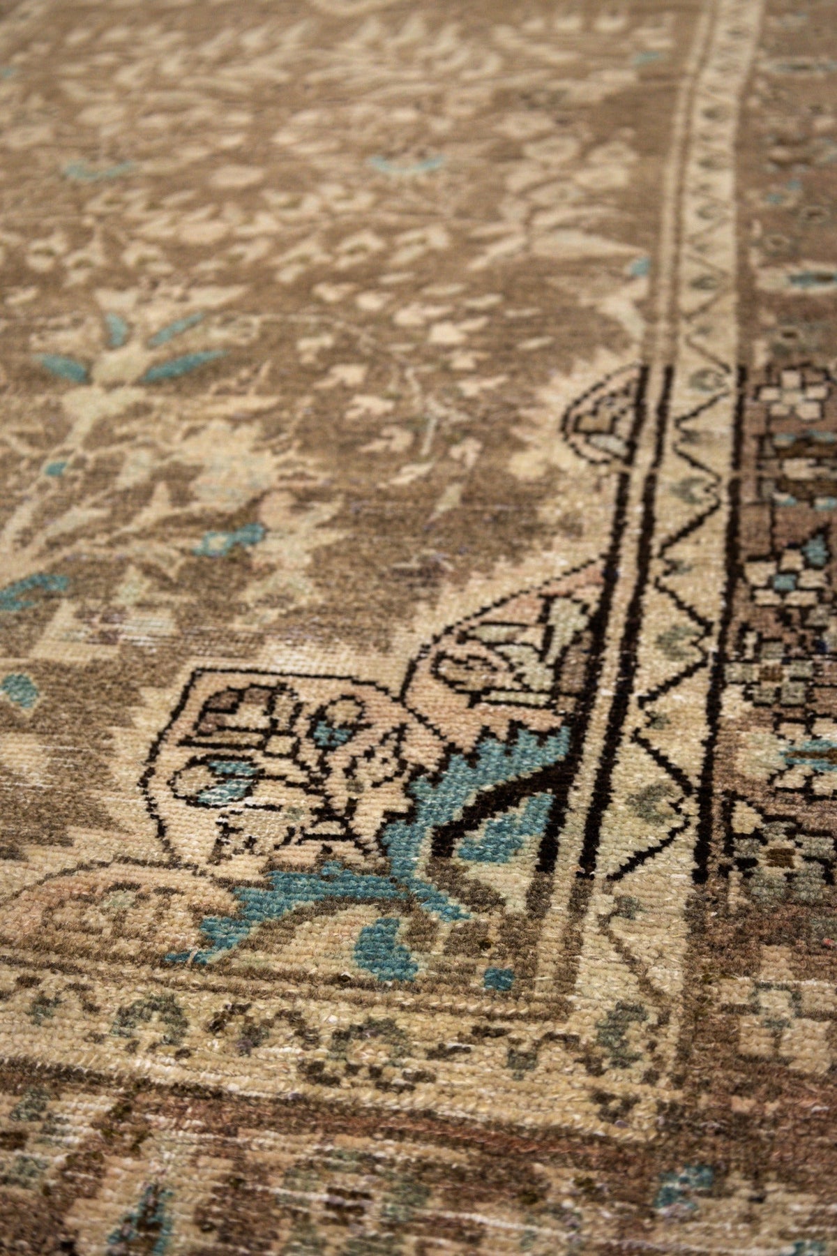Vintage Dargazine Handwoven Traditional Rug, J86615