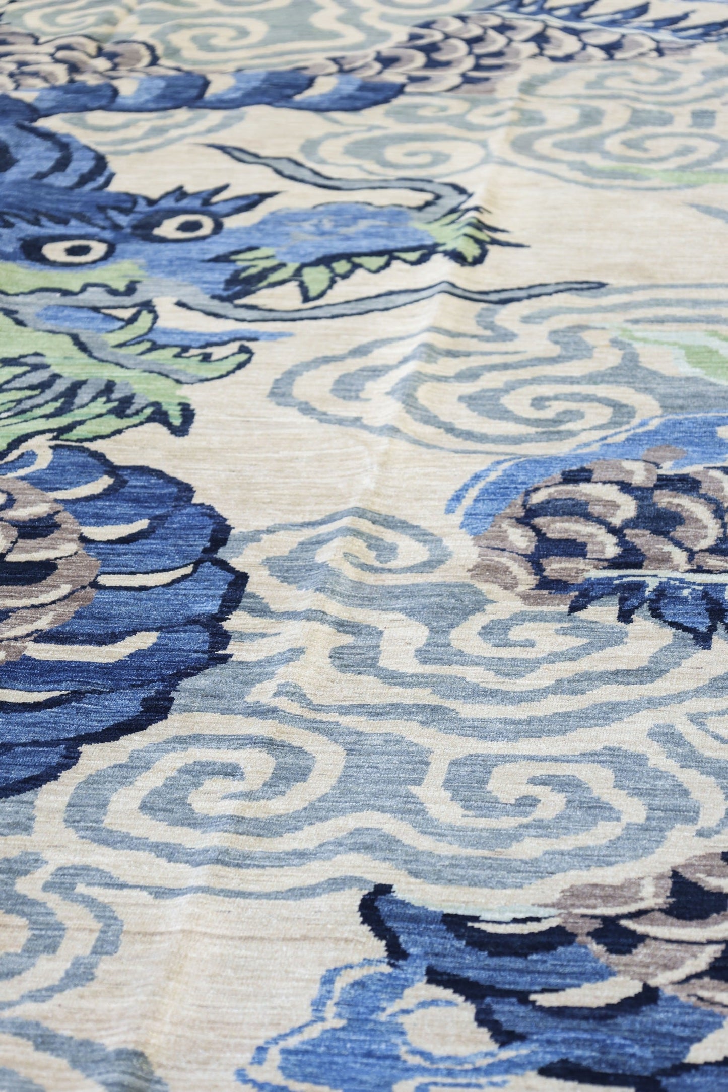 Dragon Handwoven Traditional Rug, J79962